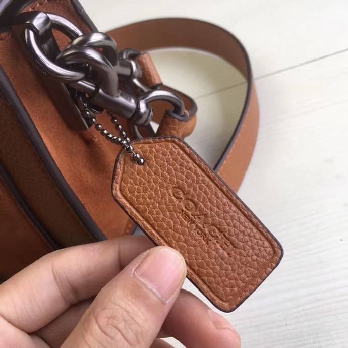 ของแท้ 💯% COACH Coach tabby convenience shoulder bag crossbody Product Details Polished pebble leather Inside zip and multifunction pockets Snap closure, fabric lining Outside slip pocket Detachable short strap