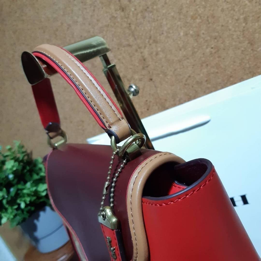 COACH COURIER CARRYALL 23 IN COLORBLOCK SIGNATURE CANVAS พร้อมส่ง 7 แบบ พร้อมส่ง ลุคดูไฮสุดๆค่ะ! กระเป๋าสะพายหนังหรูหราและคลาสสิค หนังแท้ชั้นดีที่สุด น้ำหนักเบา หนังสวยมากก สัมผัสแล้วหลงรักแน่นอนจ้าา😘