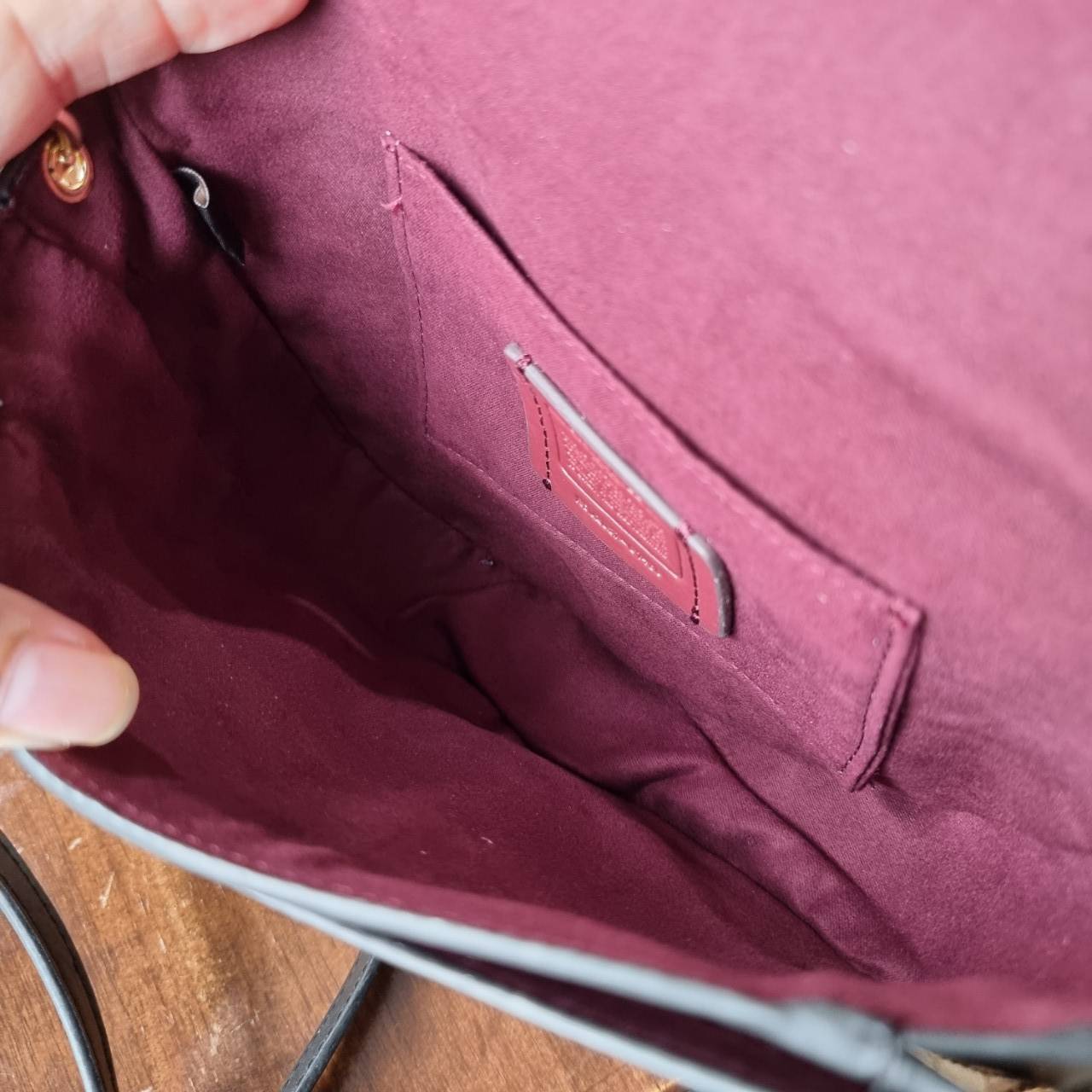 ของแท้ 💯% COACH C1430 ELLEN CROSSBODY IN SIGNATURE CANVAS กระเป๋าสะพายดีไซน์สุดเก๋ ดูดีไม่ซ้ำใคร ทรงสวยลายคลาสสิค วัสดุหนังแคนวาสเคลือบลาย