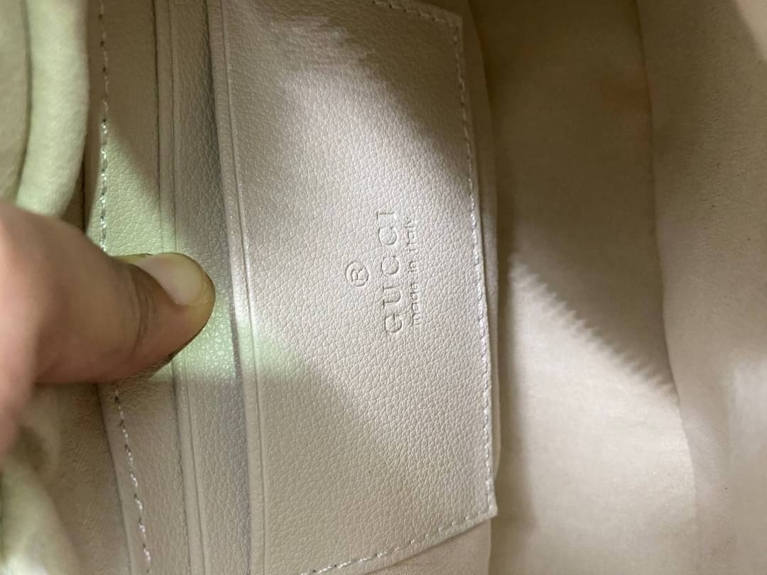 GUCCI Aphrodite small shoulder bag กระเป๋าสะพายทรงคลาสสิค ดีไซน์ย้อนยุคผสานความโมเดิร์นด้วยรูปทรงพอช ที่ใช้งานได้ทุกสไตล์ วัสดุหนังแคนวาส ทนทาน ภายในกระเป๋าเป็นช่องโล่ง