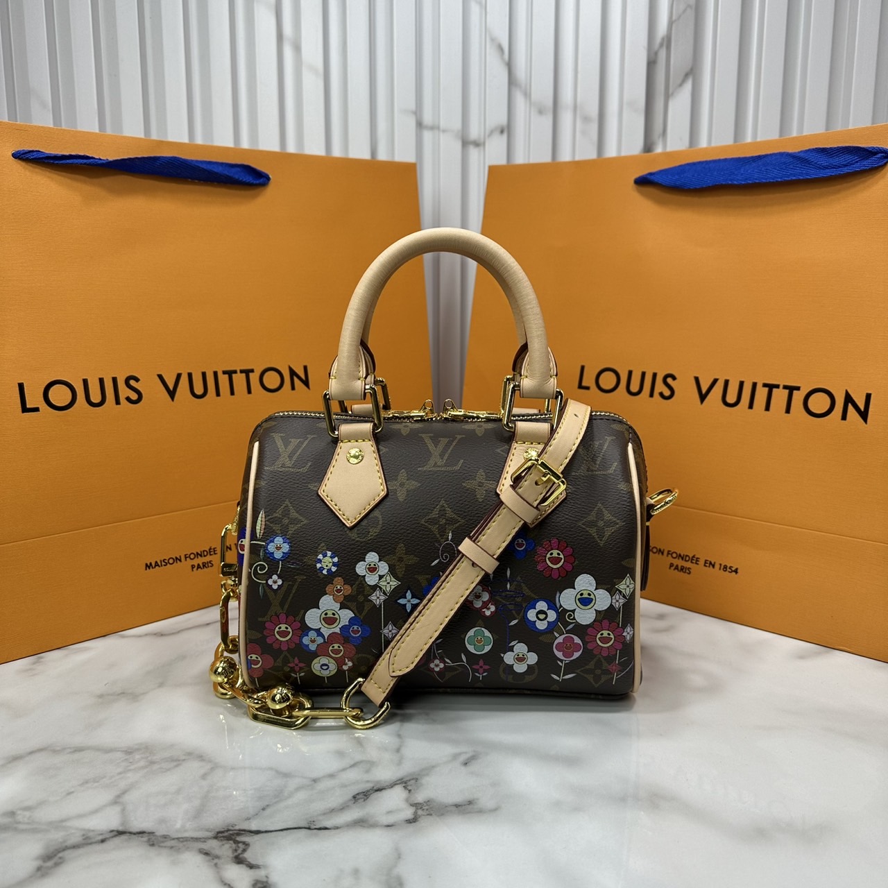 LV x TM Speedy Bandoulière 20 bag Monogram Flower กระเป๋าทรงหมอนคอลเลกชันสุดพิเศษ สวยคลาสสิกมีชีวิตชีวา สีสันสดใสสไตล์ superflat สุดไอคอนิกของ Takashi Murakami ด้วยโมโนแกรมดอกไม้หลากสี