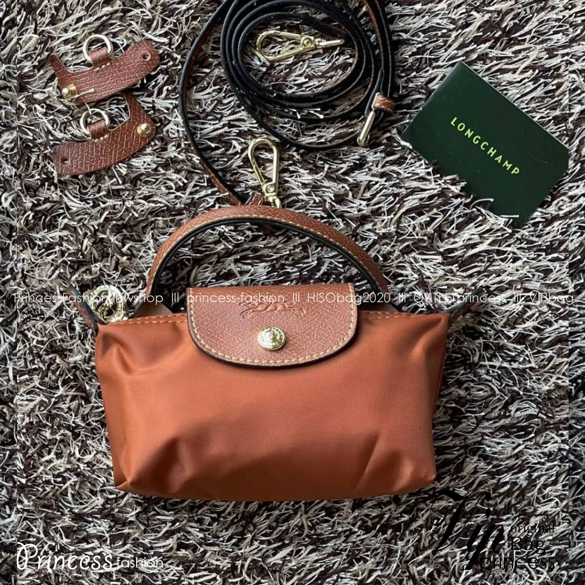 LONGCHAMP LE PLIAGE ORIGINAL Pouch with handle กระเป๋าถือขนาดมินิทรงpouch ให้ความหรูหราจาก Le Pliage (เลอ ปลิยาจ) ในขณะที่ที่ปิดแบบซิปช่วยให้คุณมั่นใจได้