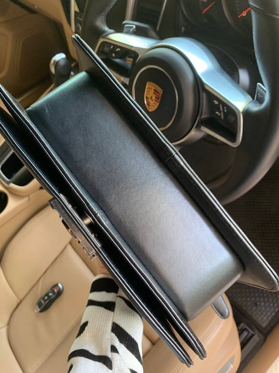 รุ่นขายดีมาเพิ่มแล้วค่า KEEP Quited Boy Bag *** คอลเลคชั่นใหม่หนัง Microfiber สวย ทนขึ้นกว่าเดิม สายโซ่ทำจาก Metal premiers เบาและไม่เป็นคราบเวลาสะพาย สวยกว่าเดิม ใครชอบทรงนี้ห้ามพลาดเลยนะคะ 🤩 กระเป๋า ทรง boy style KEEP LOOK Cool มากๆ เลยน๊าใบนี้ 