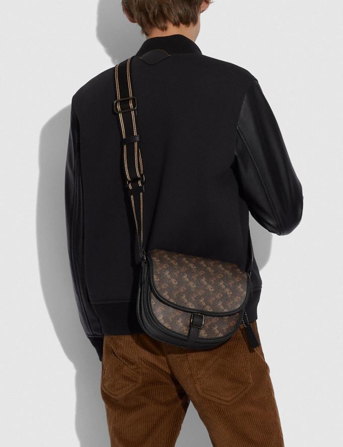 OUTLET 】COACH HITCH CROSSBODY WITH HORSE AND CARRIAGE PRINT พร้อมส่งที่ไทย