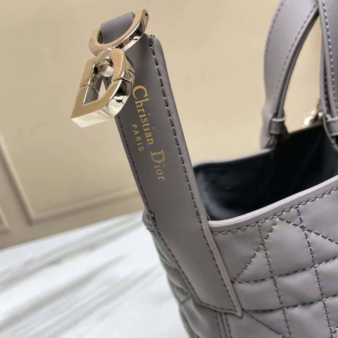MEDIUM 30cm DIOR TOUJOURS BAG Macrocannage Calfskin / DIOR Tote Bag ออริ 1:1 พร้อมส่ง 5 สี กระเป๋าสะพายทรงโท้ท จุของได้เต็มที่ รูปทรงคลาสสิค หนังสวย หรูหราเกินราคา