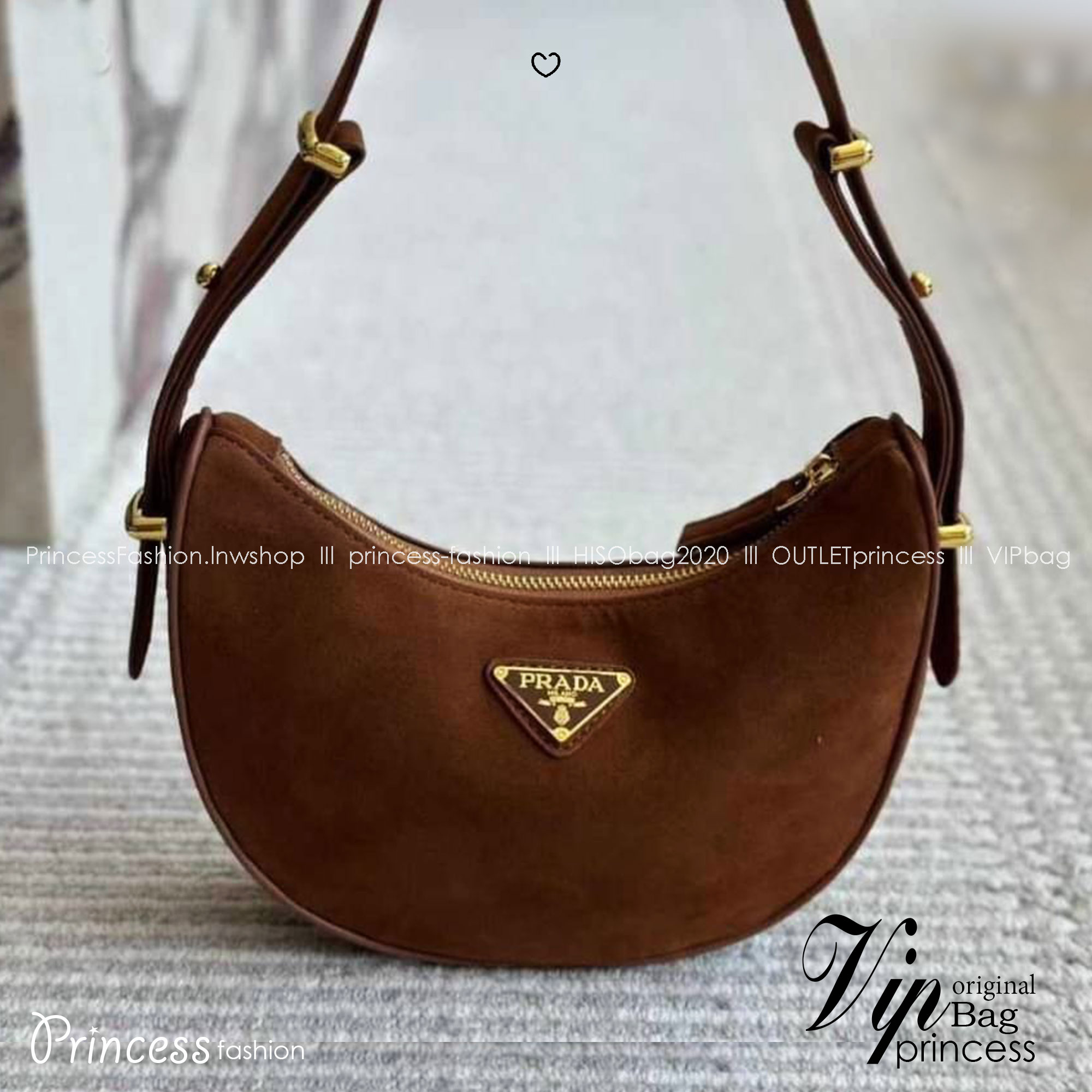 PRADA Arqué Suede Shoulder Bag Cocoa Brown กระเป๋าทรงโฮโบงานหนังกลับที่มาแรงมากๆ สวยเด่นเป็นเอกลักษณ์ ดีไซน์เรียบแต่มากมีอยู่จริง สวยดูแพง