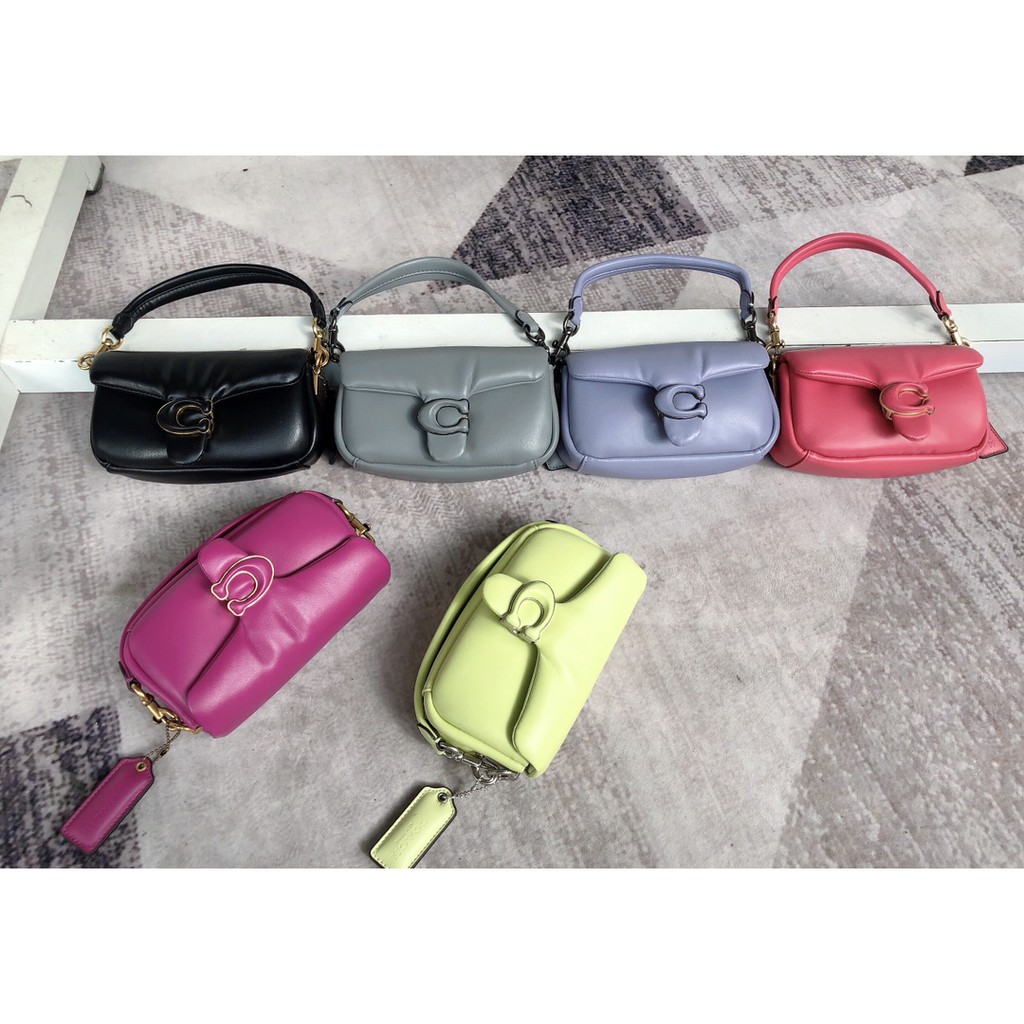Coach Pillow Tabby Shoulder Bag 18 หนัง nappa หนานิ่ม นุ่มมากๆ รุ่นใหม่ล่าสุดค่ะ! พร้อมโลโก้รุ่นใหม่ด้วยเช่นกัน เพิ่มความหรู ดูดีเข้าไปอีกค่ะ เปิดปิดกระเป๋าแบบกระดุมแมาเหล็ก ภายในมีช่องใส่ของสองช่อง; สามารถใส่กระเป๋าเงินใบสั้นได้;พาสปอร์ตได้;มือถือได้ ค่ะ