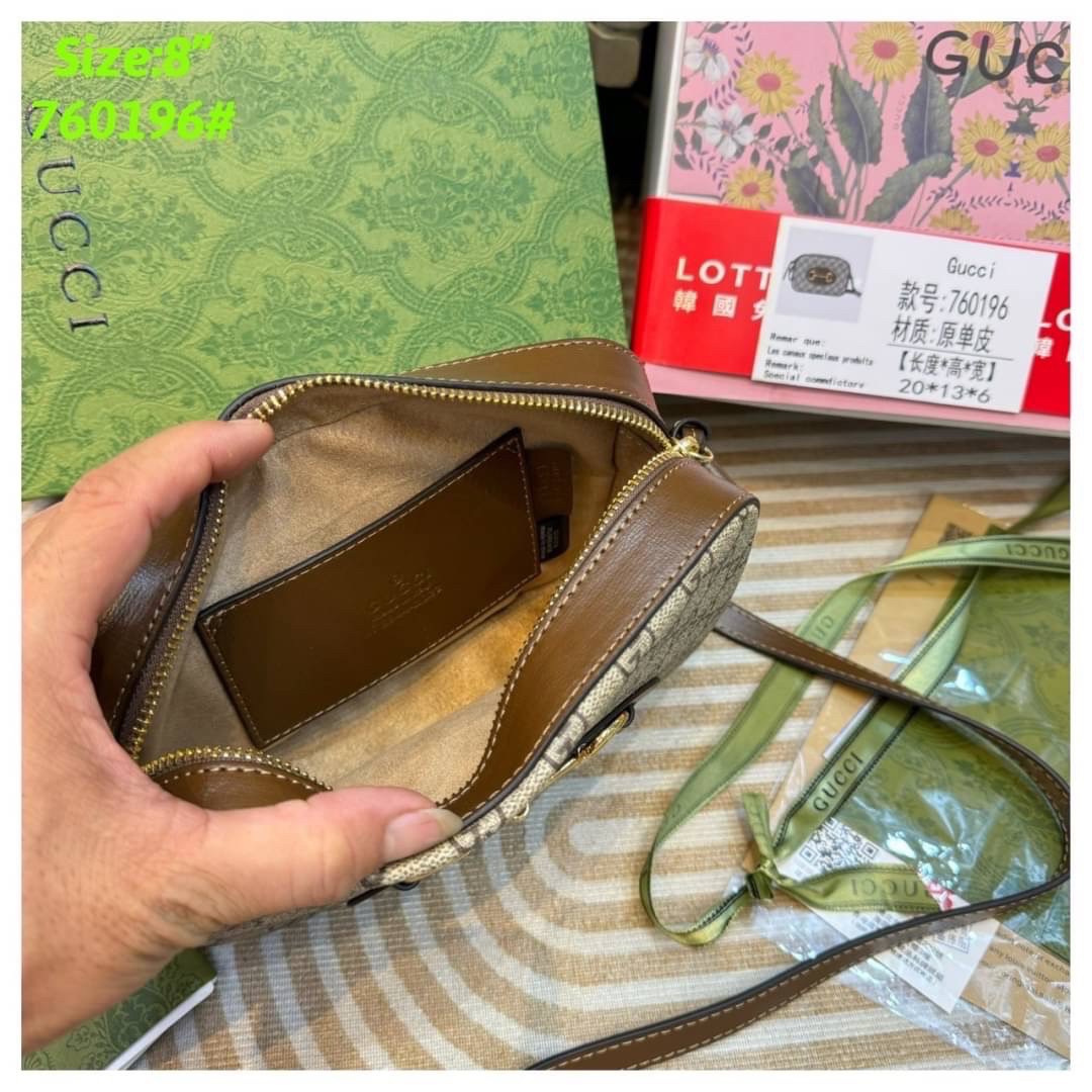 GUCCI Horsebit 1955 mini shoulder bag กระเป๋าสะพายทรง camera ที่สุดของความคลาสสิค ที่ใช้งานง่ายและคล่องตัว โดดเด่นด้วยอะไหล่โลโก้วินเทจเอกลักษณ์