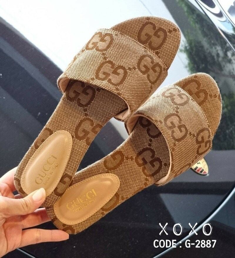 Gucci รองเท้าแตะสวม ผ้าลายแบรนด์ สไตล์ เรียบ ชิค ชิล หรู ดูแพง เกินราคาขายจร้า งานชนช้อป น้ำหนักเบา แมทส์ชุดง่าย