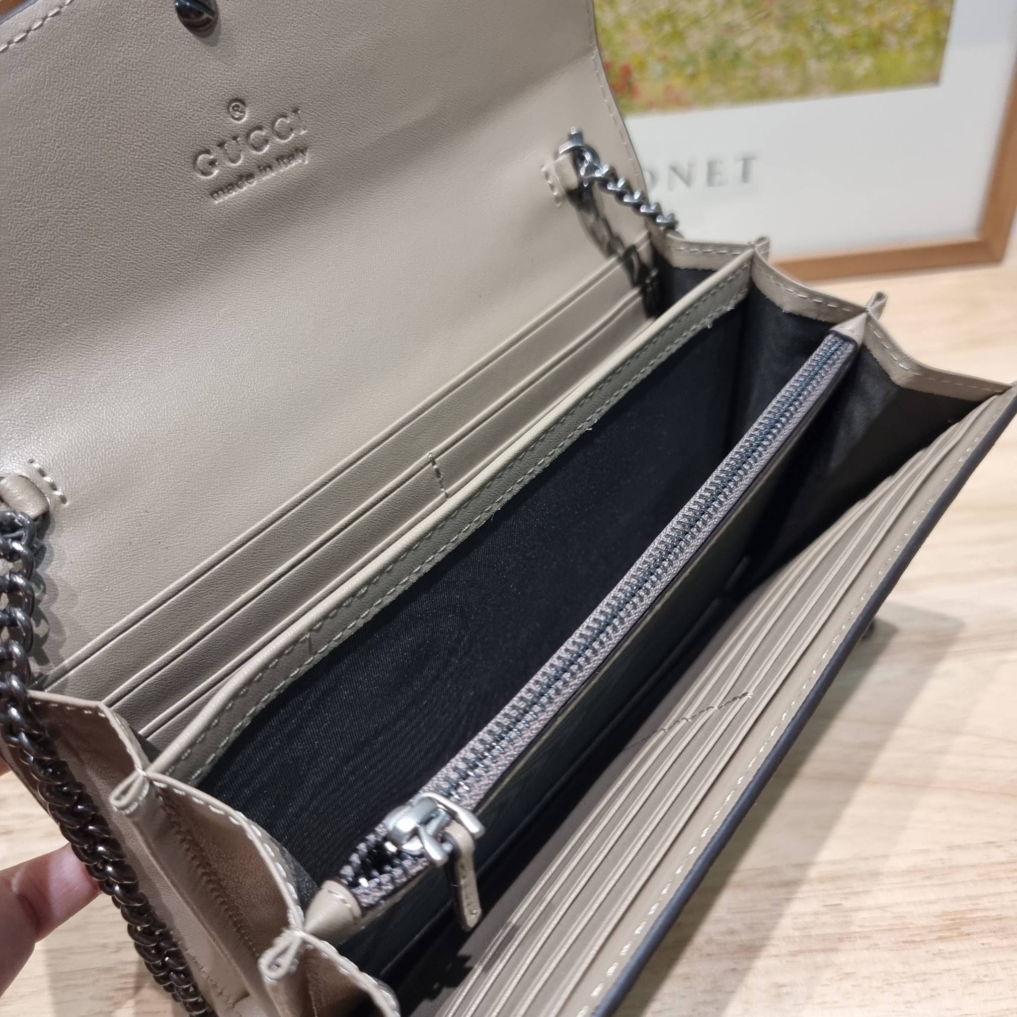 Dionysus GG Supreme chain wallet / Gucci woc dionysus chain bag พร้อมส่ง กระเป๋าสะพาย crossbody คลาสสิควินเทจ ดึงดูดและสะกดสายตาด้วยอะไหล่ดีเทลหรูรูปหัวสิงโต ถือเป็นคลัชท์ หรือสะพายก็อัพลุคหรูได้อีก