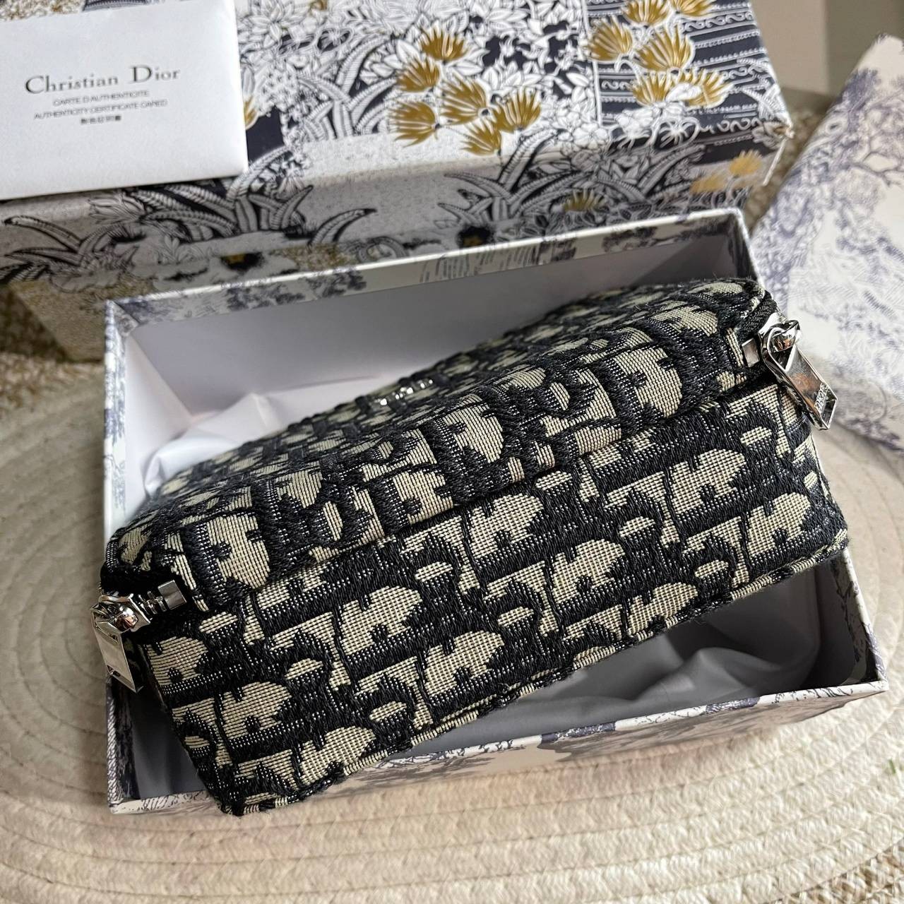 ORI 🥂 หนังแท้ DIOR POUCH WITH SHOULDER STRAP Oblique Jacquard พร้อมส่งที่ไทย งานหนังแท้และผ้าแจ็คการ์ดออริจินอล ภาพสินค้าถ่ายจากงานขายจริง ใช้งานต่างประเทศได้