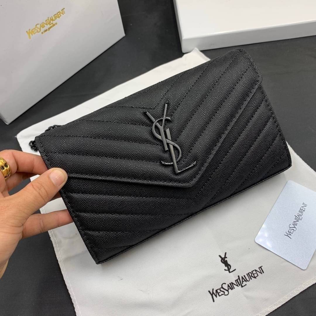 VIP GIFT 】หนังแท้ YSL WOC 9" Saint Laurent Chain Wallet Envelope Woc Monogram Black Leather Cross Body Bag กระเป๋าเงิน wallet on chain ที่มาพร้อมสายสะพายแบบโซ่ ขนาด 9” หนังวัวติดโลโก้ YSL มีทั้งอะไหล่เงิน ทอง และดำ ด้านในมีช่องซิป และช่องใส่การ์ด เรี