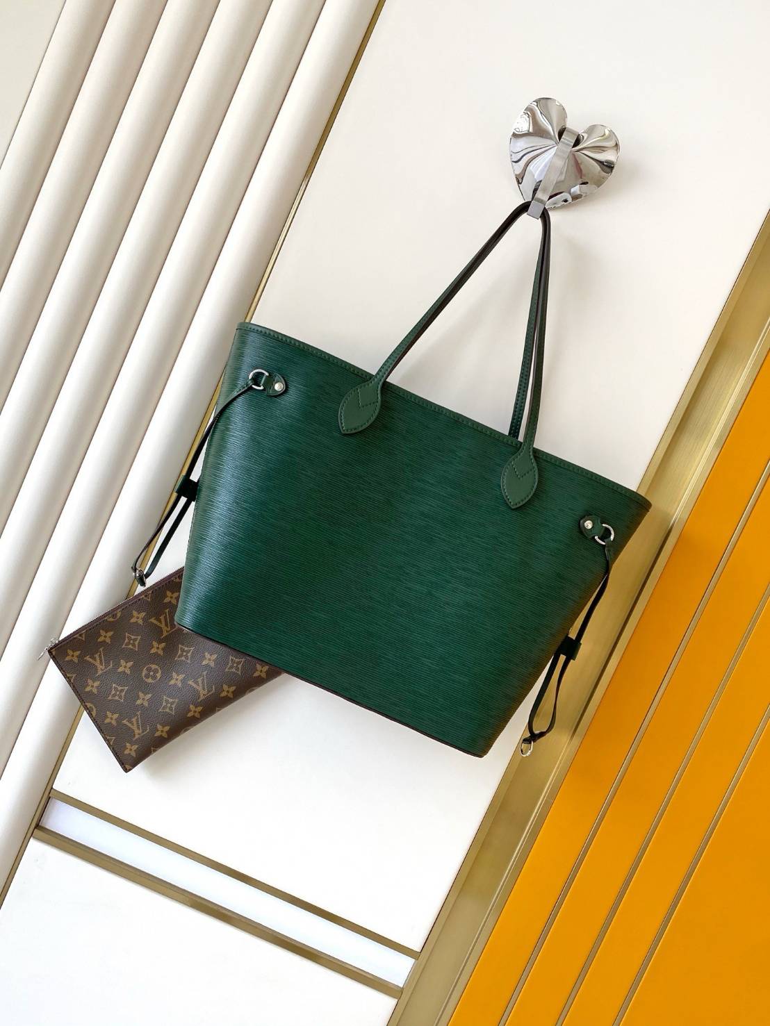 เกรดเทพ Top ORI | LV Neverfull MM Epi Leather กระเป๋าทรงโท้ทเนเวอร์ฟูล หนังแท้เกรดดีสุด หนังลายไม้ พร้อมใบลูก ลายโมโนแกรม ด้านในบุด้วยซับในไมโครไฟเบอร์ ช่องพ็อกเก็ต ซิป 1 ช่อง งานสวยมาก ตัดเย็บดีทุกจุด 🤍 เกรดเทพออริจินอล สลับแท้ 1:1