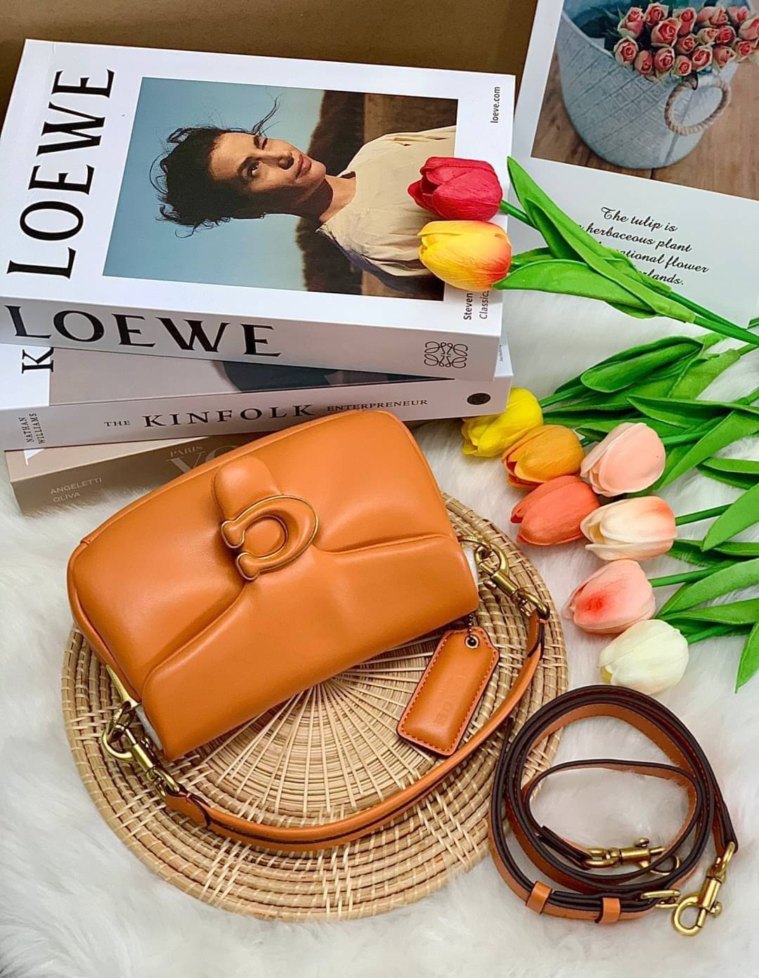 สีที่ขายดีที่สุด เหลือจากจองไม่กี่ใบนะคะ😁 COACH PILLOW TABBY SHOULDER BAG 18 ((C3880)) พร้อมส่งที่ไทย คุณภาพเกินราคา! กระเป๋าหิ้ว//สะพายแบบครอสบอดี้ร์ 🔺หนัง nappa หนานิ่ม นุ่มมากๆ รุ่นใหม่ล่าสุดค่ะ!