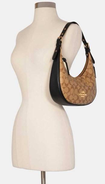 COACH BAILEY HOBO WITH WHIPSTITCH ((C4108//C1322)) พร้อมส่งที่ไทย!! สวยจริงไม่จกตาแน่นอนค่าา กระเป๋าทรงโค้ง ใช้แบบหิ้วหรือคล้องไหล่ก็ดูดี ใช้วัสดุหนังแท้ชั้นดี หนังสวยมากๆค่ะ ด้านหน้าใช้อะไหล่แบรนด์ตัวใหญ่ หรู ดูสะดุดตามีเดียว