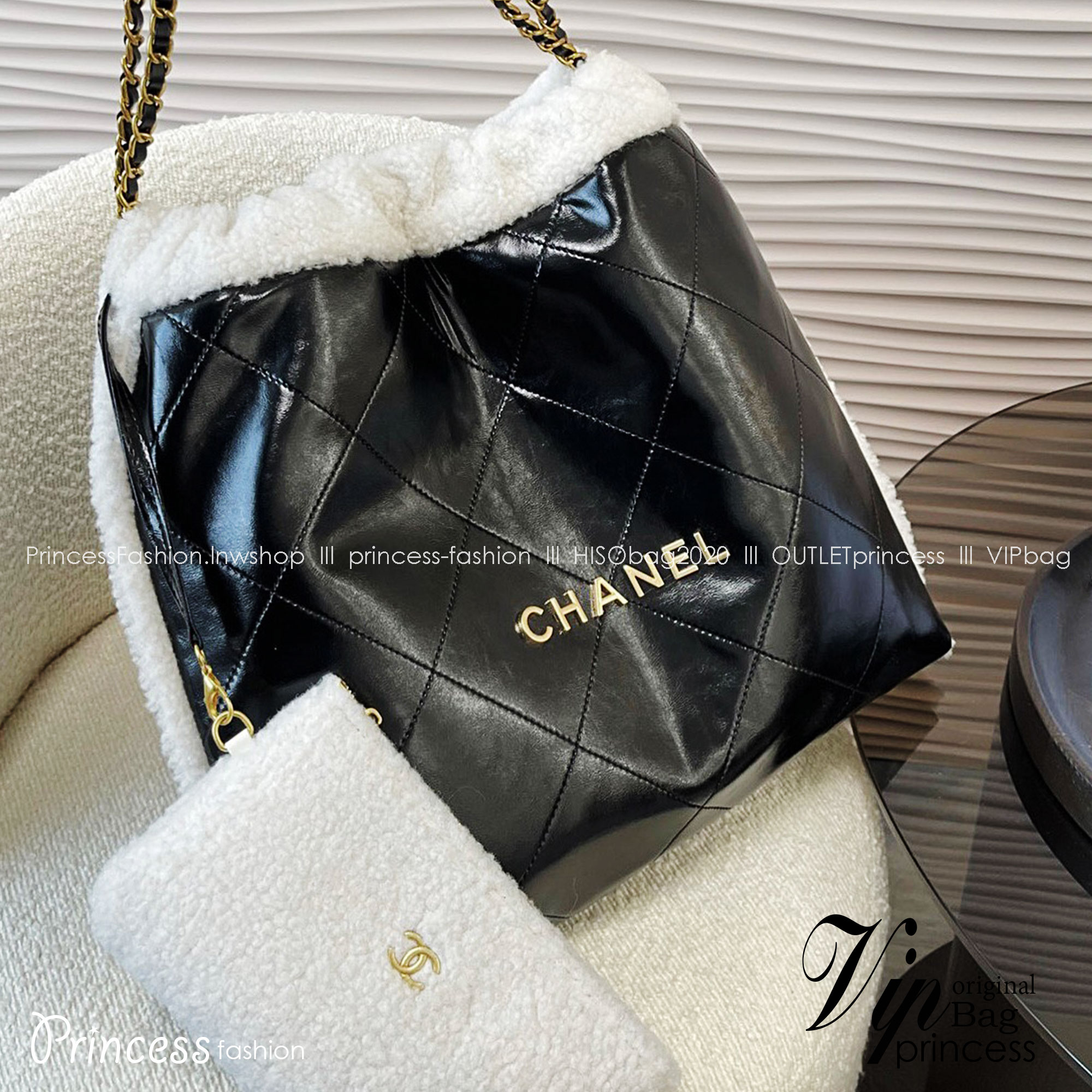 ใช้คำว่า 'สวยยย' ได้เปลืองมากใบนี้! กับ CHANEL 22 LEATHER HANDBAG ทรงยอดฮิตในปี 2023 กระเป๋าหิ้วหรือคล้องไหล่ได้ **หนังกลับ ทั้งใบสวยเนี้ยบบ
