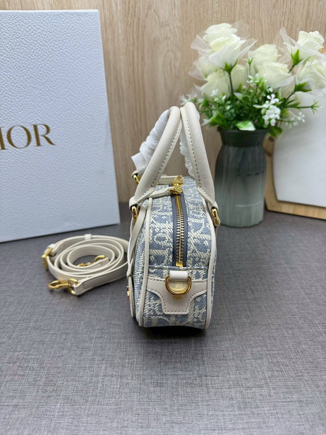 ORI หนังแท้ | DIOR D-Vibe East-West Nano Bag กระเป๋าทรงหมอนไซส์มินิน่ารัก ดีไซน์โบว์ลิ่งรูปทรงทันสมัยใช้งานง่ายจุของสำคัญได้ครบ สวยสง่างามเป็นเอกลักษณ์