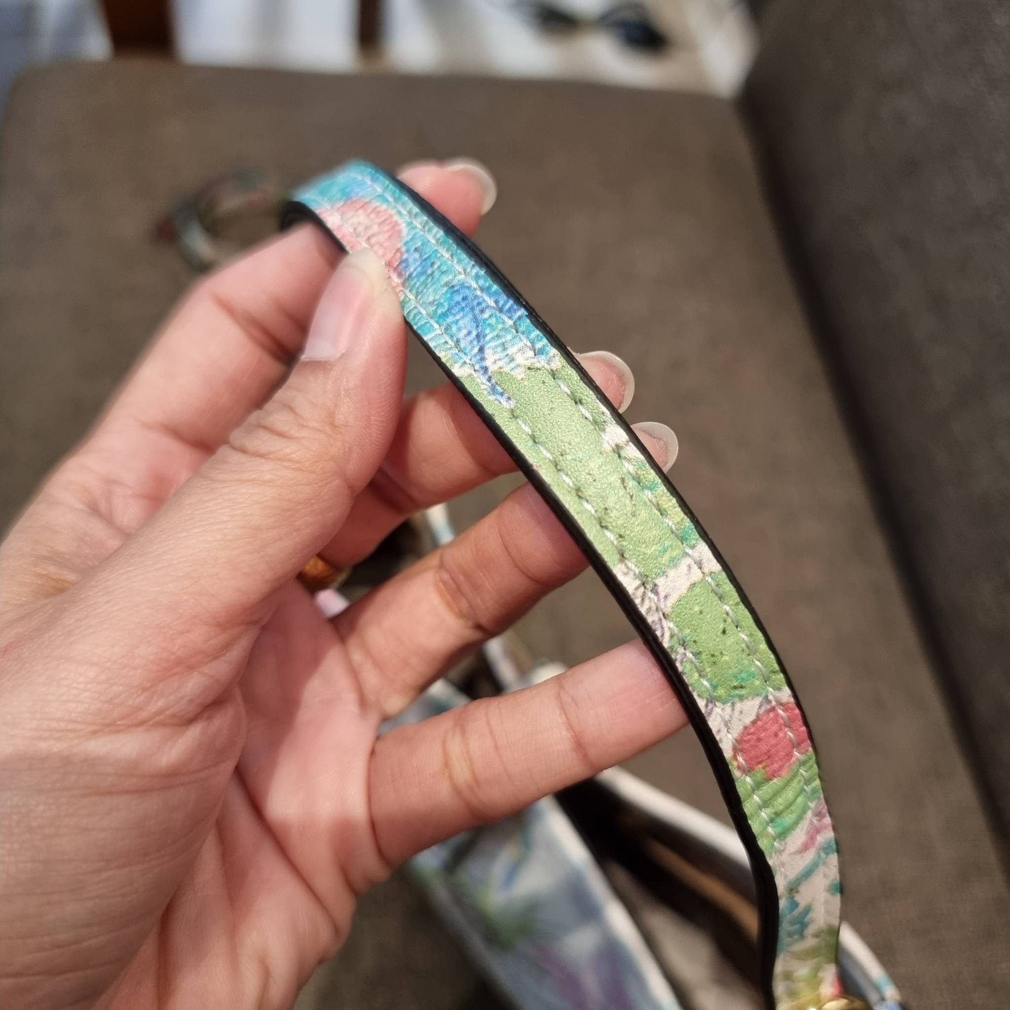 GUCCI SHOULDER BAG โปรเจคฉลองปีเสือ ปังฉุดไม่อยู่!! คอลเลคชั่นยอดฮิต GC multi bag ไซส์ใหญ่น่าสะพาย ดีไซน์ลวดลายชิคมากๆ!! โดดเด่นไม่ซ้ำใคร กับกระเป๋าสะพายวีไอพี พรีเมี้ยมกิ๊ฟที่จะทำให้หลงรักกันไปแบบสุดๆ มีดีเทลแฝงความหรูในตัว วัสดุหนังสังเคราะห์พรินท์ลายคม