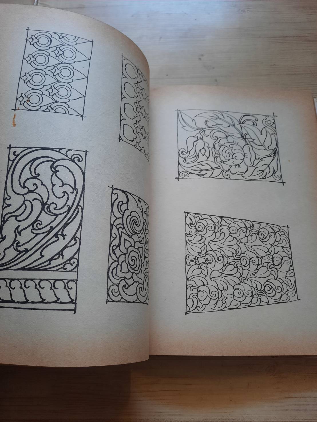 ศิลปลายไทย รวมลายไทยครบ ภาพสัตว์หิมพานต์ โดย วิทย์ พิณคันเงิน***สินค้าหมด***