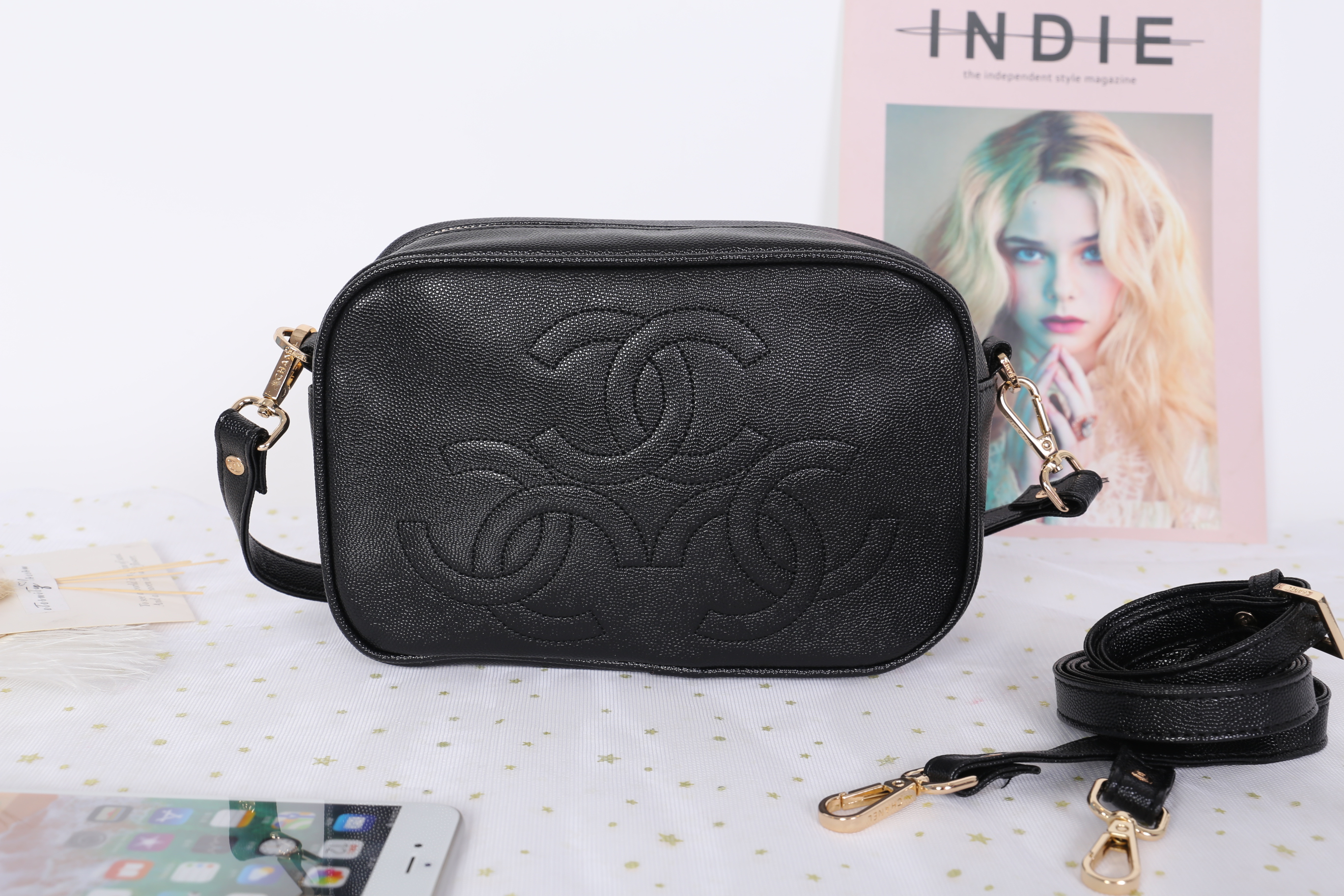 CHANEL Caviar Handbag Crossbody bag / Chanel Shoulder Bag With 2Straps กระเป๋าสะพาย หนังลายคาเวียร์ทั้งใบด้านหน้ามีโลโก้แบรนด์