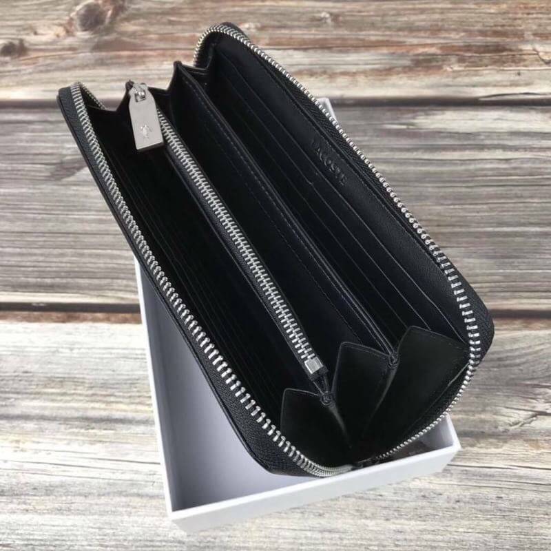 LACOSTE FACTORY LONG WALLET กระเป๋าสตางค์ใบยาวรุ่นใหม่ล่าสุดหนังสวยอยู่ทรงเปิดปิดด้วยซิปรอบด้านหน้ามีโลโก้แบรนด์เรียบหรู ภายในมีโลโก้ ช่องซิป ช่องใส่บัตรหลายช่องใส่มือถือ iphone8 เหรียญ บัตรได้เยอะ ตัวจริงสวยน่าใช้คลาสสิคไม่มีเอ้าท์ ราคาสุดคุ้ม สินค้ามาพร
