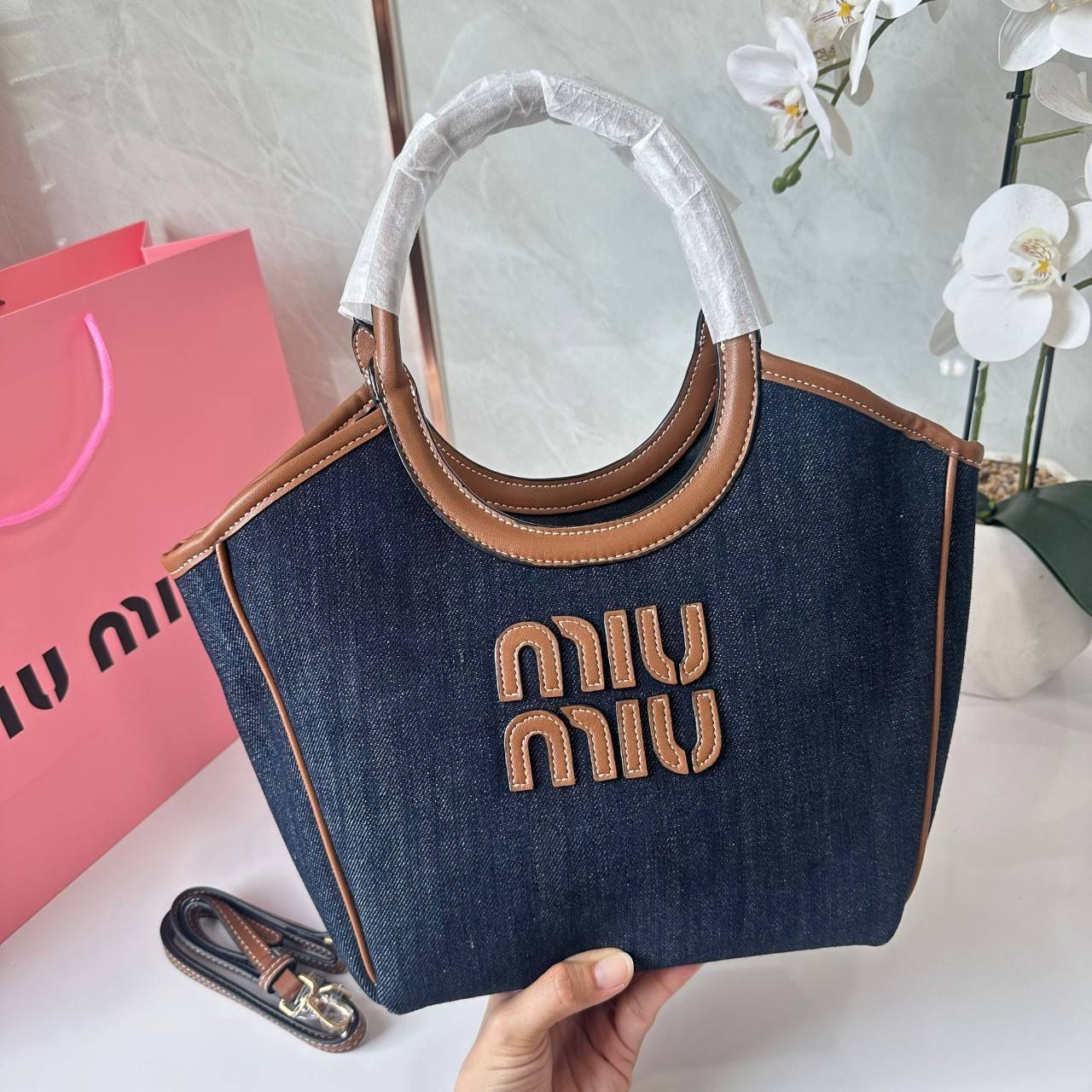 MIU MIU IVY CANVAS BAG / MIU MIU TOTE IVY MINI กระเป๋าถือหรือสะพายข้างทรงโท้ท รูปทรงทันสมัยน่ารัก สวยหรูมากๆคะ