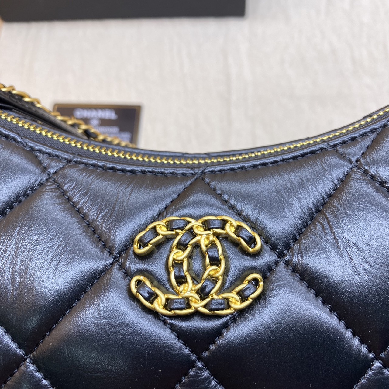 CHANEL 23K HOBO Medium 25cm ออริสลับแท้ ใช้งานต่างประเทศได้ งานเกรดหนังสวย อะไหล่ทองสวยหรู กระเป๋าสะพายทรงโฮโบ มี 2 ขนาดกำลังสวย ดีไซน์ใหม่ 2023