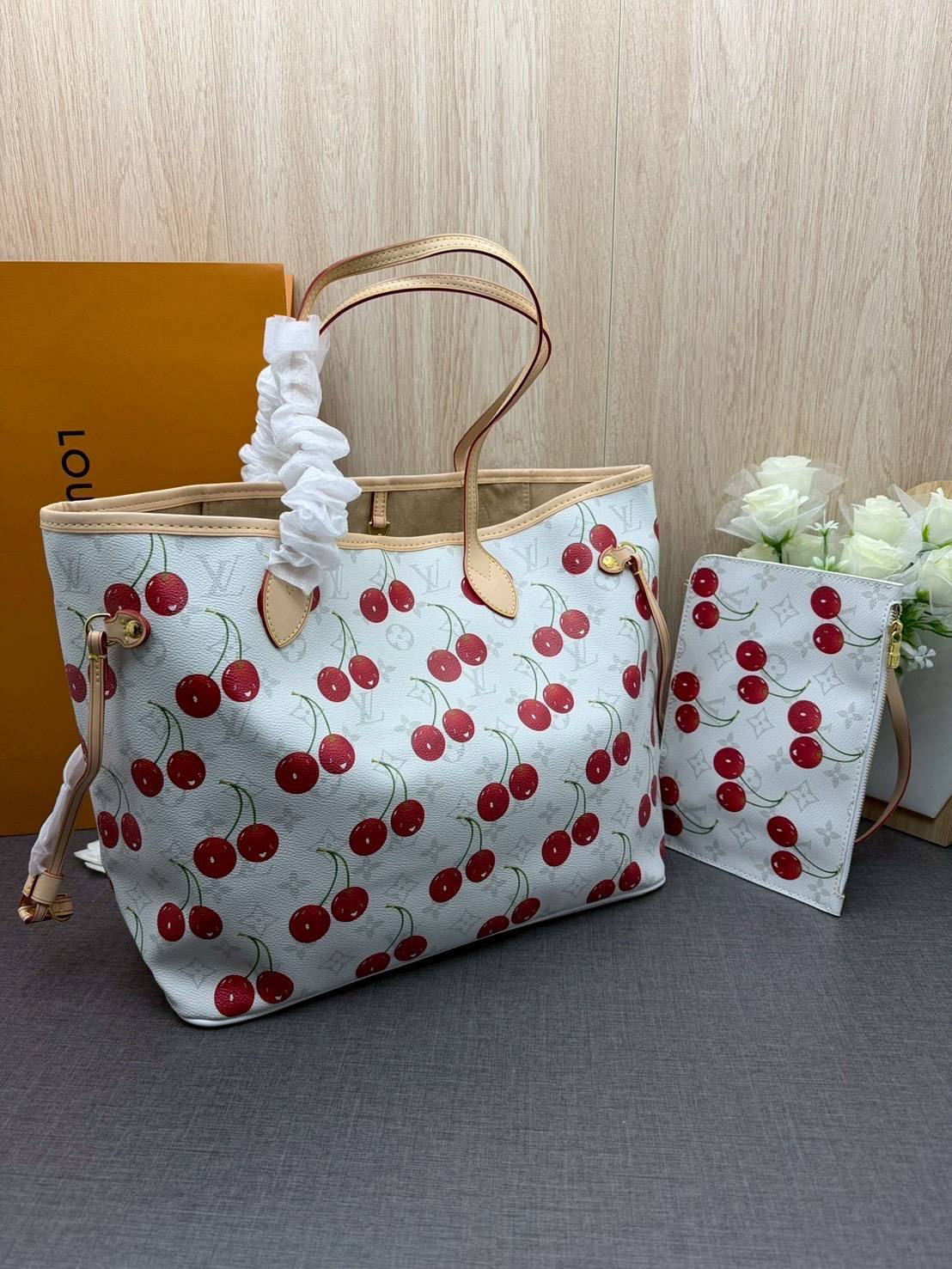 ORI หนังแท้ | LV x TM - Neverfull MM Bag Monogram cherry canvas / LV Tote Bag สีขาว กระเป๋าสะพายทรงโท้ทใบใหญ่ ลายเชอรี่น่ารักสดใส