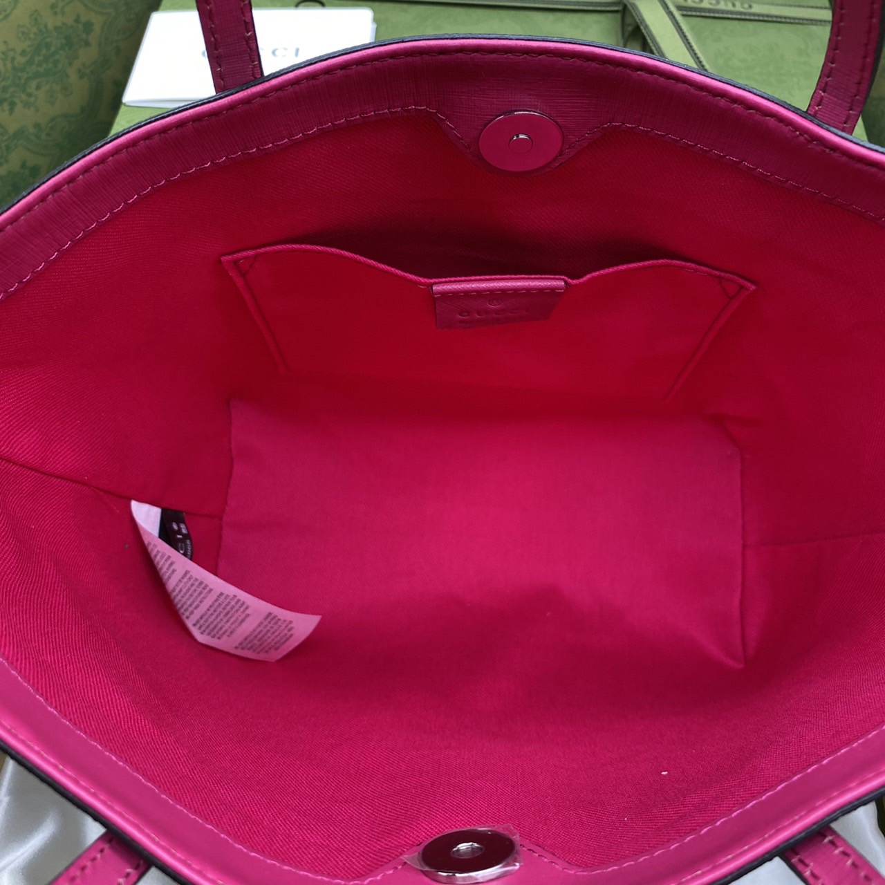 (รวมแบบ) หนังแท้ GUCCI Animal-Friendly Gucci Kid GG Supreme Tote Bag ลายใหม่น่ารักมากเลยค่าา งานหนังแท้ทรงตั้งสวย ขนาดกะทัดรัด จุของได้เยอะ ใช้ได้ทั้งเด็กและผู้ใหญ่ น่ารักมากค่ะ