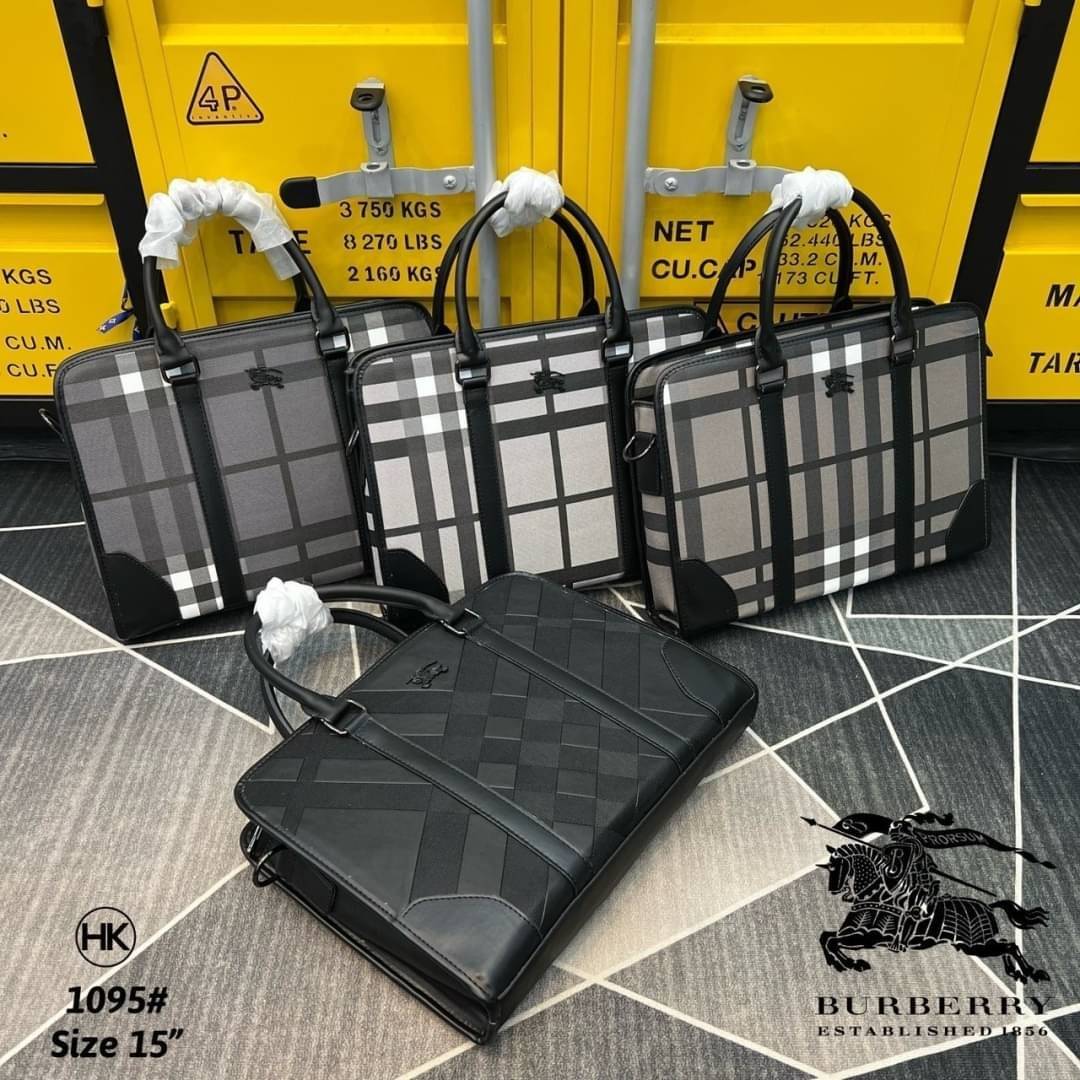 Burberry Men Ainsworth Briefcase / Burberry Newburg Briefcase / Burberry Briefcase Men Bag กระเป๋าเอกสารผู้ชาย กระเป๋าถือแนวนอนกระเป๋าธุรกิจใบใหญ่ สวยงามน่าใช้ จะถือหรือใช้แบบสะพายข้าง ลุคออกมาคือดูดีทีเดียว สินค้าแนะนำ
