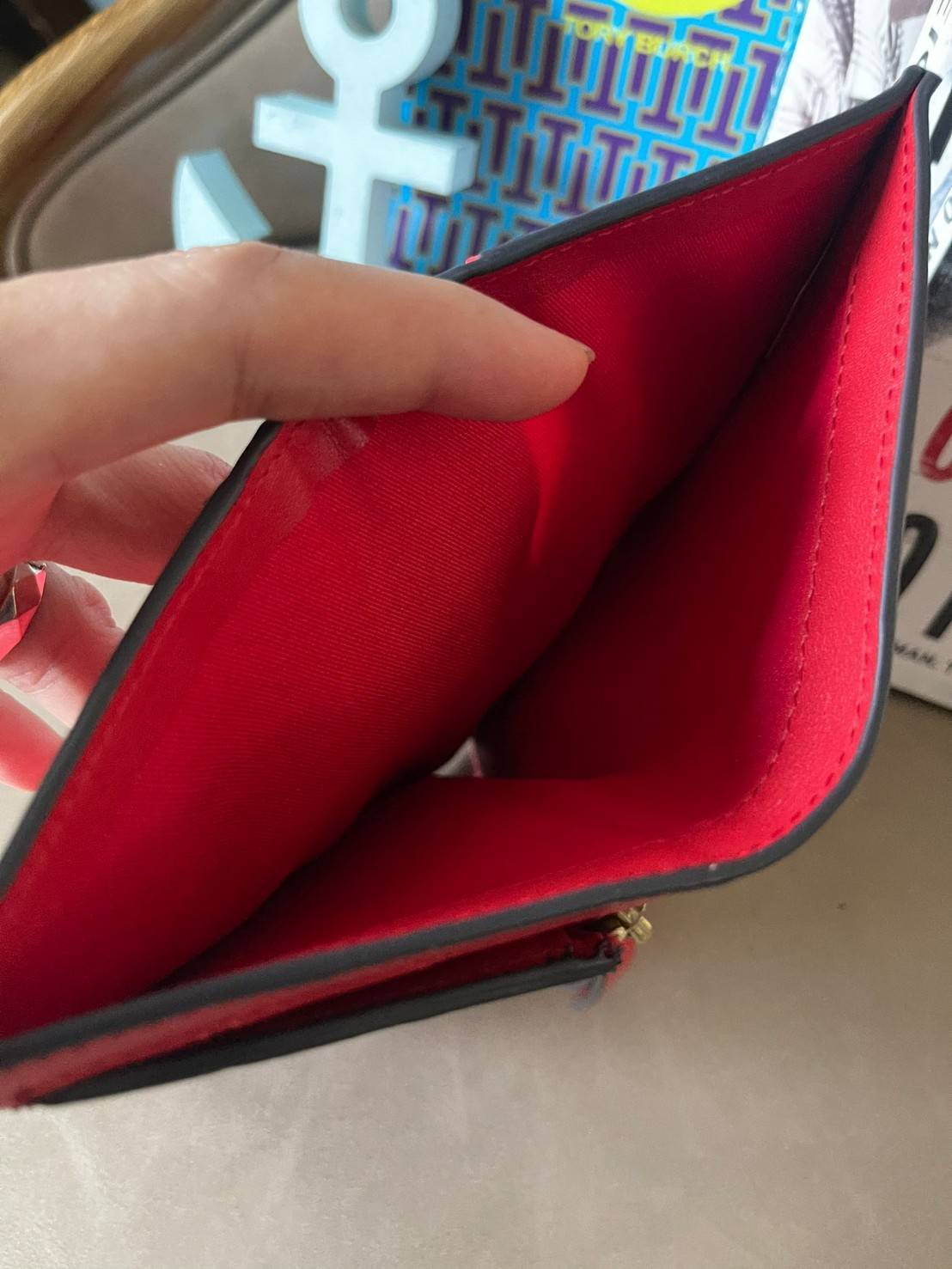 Tory burch georgia slim medium wallet กระเป๋าสตางค์ขนาดกลาง ที่มีดีไซน์ขั้นตอนการใช้งานเรียบง่ายแต่ฟังก์ชั่นครบ ตอบโจทย์สาวๆที่ไม่ชอบกระเป๋าสตางค์ใบใหญ่จนเกินไป