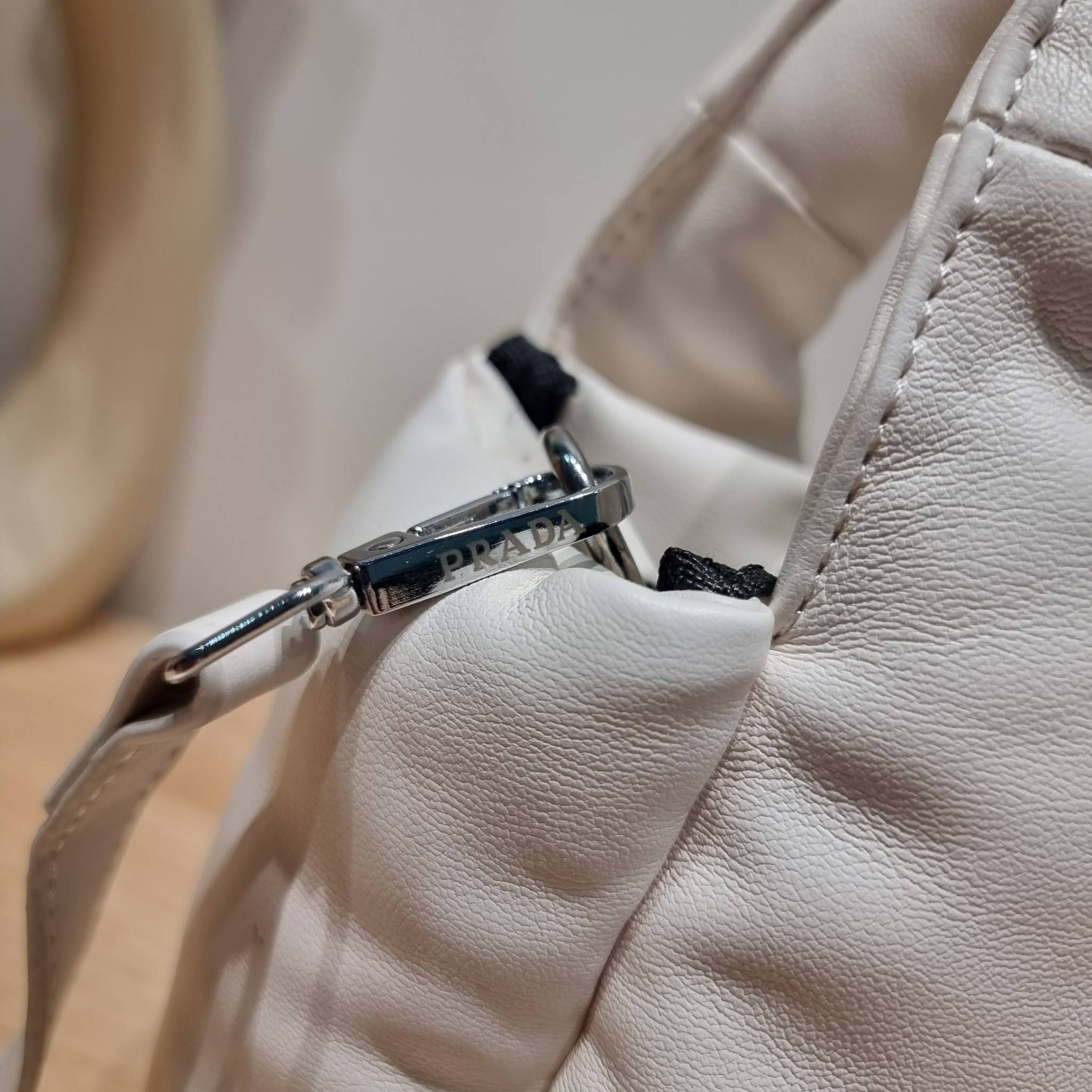 PRADA Small padded Soft nappa-leather bag พร้อมส่ง 4 สี น้องใหม่ล่าสุด กับคอลเลคชั่นที่ทำออกมาตอบโจทย์ได้ทุกไลฟ์สไตล์