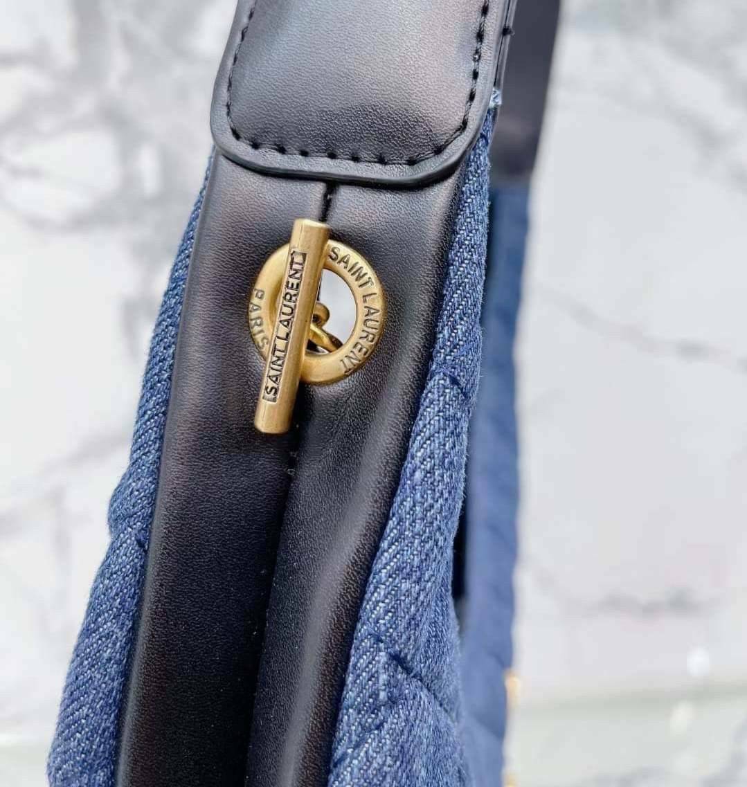 YSL Icare Maxi Shopping Bag In Quilted Lambskin 15" / YSL Icare Maxi Denim กระเป๋าสะพายใบใหญ่ มาพร้อมใบเล็ก หนังบุเย็บลายตาข่าย (Quilted Bag) ดีไซน์โฉบเฉี่ยวกว่าหลายระดับด้วยการประดับฮาร์ดแวร์ทองเหลืองในตัวอักษร Y.S.L สะดุดตา มอบสไตล์เรียบง่ายแต่คลาส