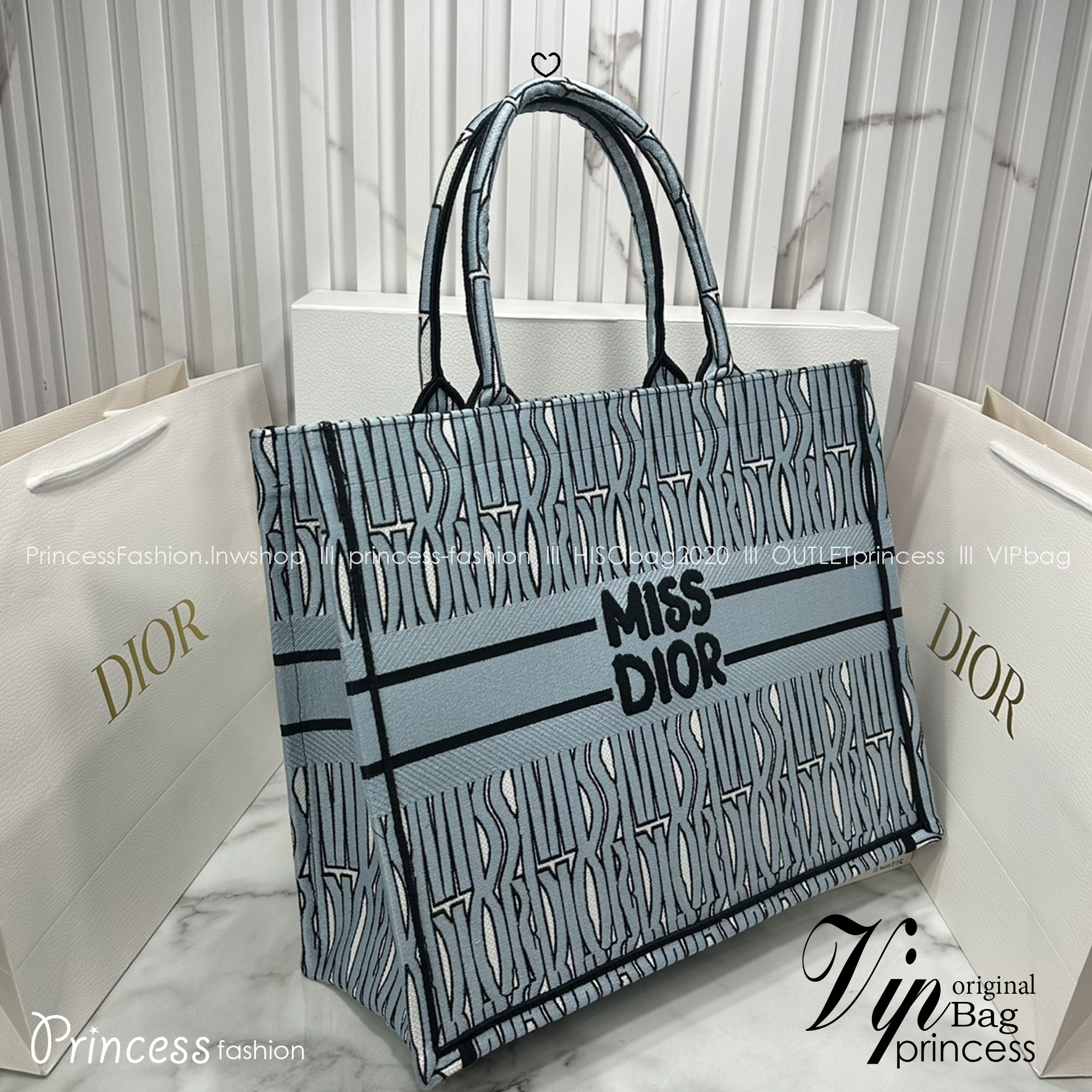 ORI หนังแท้ | Dior Miss Dior Allover Book Tote Handbag 16" กระเป๋าทรงโท้ทคอลใหม่ ดีไซน์ลวดลายกราฟฟิกสวยงามและหรูหราโดดเด่นไม่เหมือนใคร