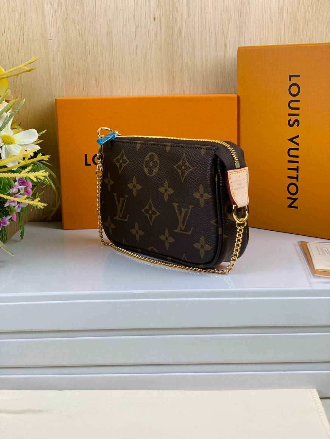 หนังแท้ LOUIS VUITTON MINI POCHETTE ACCESSOIRES BAG / LV POCHETTE พร้อมส่งที่ไทย งานหนังแท้ทั้งใบ ออริจินอลเกรด ภาพสินค้าถ่ายจากงานขายจริง ใช้งานต่างประเทศได้