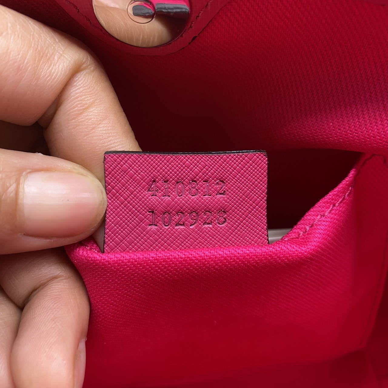 (รวมแบบ) หนังแท้ GUCCI Animal-Friendly Gucci Kid GG Supreme Tote Bag ลายใหม่น่ารักมากเลยค่าา งานหนังแท้ทรงตั้งสวย ขนาดกะทัดรัด จุของได้เยอะ ใช้ได้ทั้งเด็กและผู้ใหญ่ น่ารักมากค่ะ