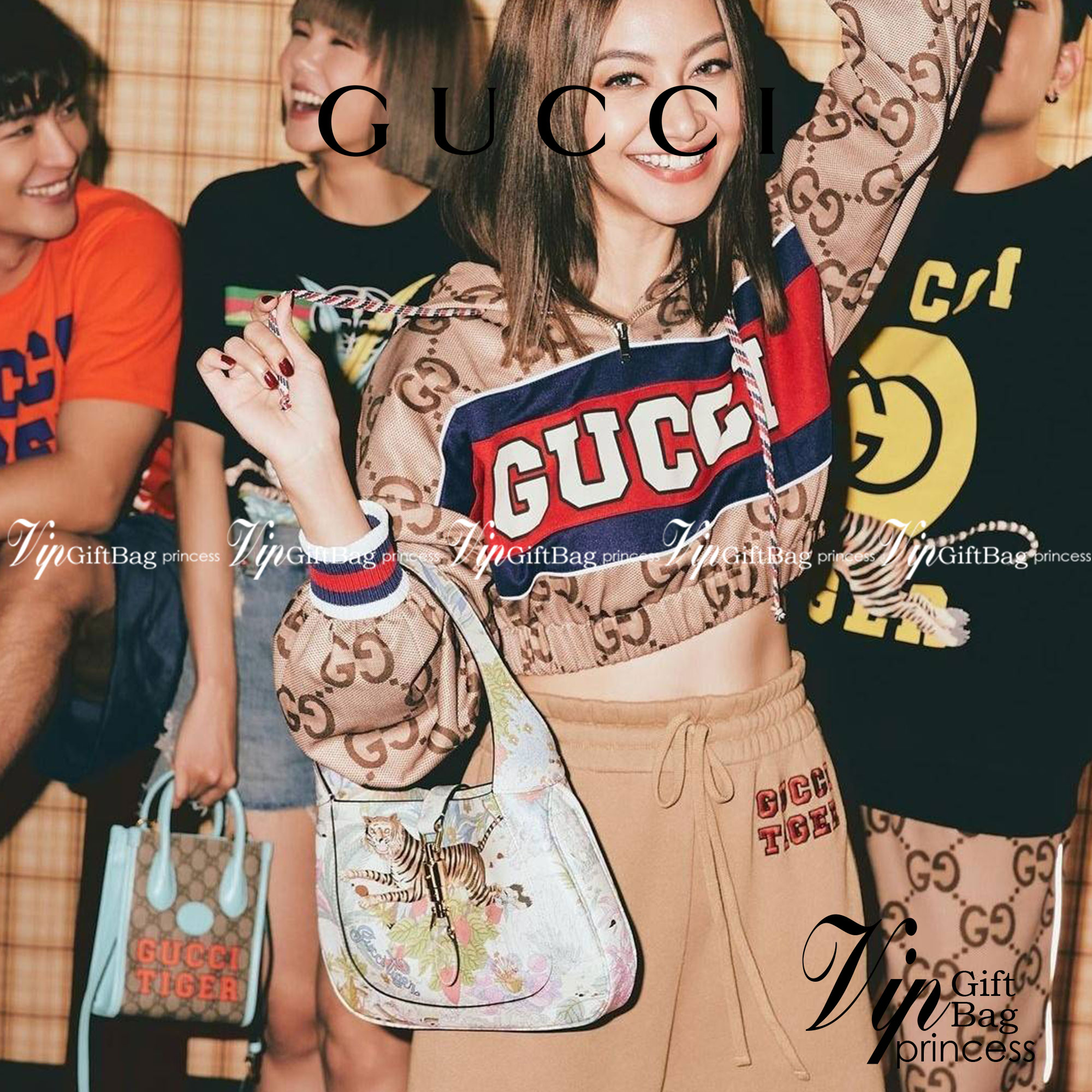 GUCCI SHOULDER BAG โปรเจคฉลองปีเสือ ปังฉุดไม่อยู่!! คอลเลคชั่นยอดฮิต GC multi bag ไซส์ใหญ่น่าสะพาย ดีไซน์ลวดลายชิคมากๆ!! โดดเด่นไม่ซ้ำใคร กับกระเป๋าสะพายวีไอพี พรีเมี้ยมกิ๊ฟที่จะทำให้หลงรักกันไปแบบสุดๆ มีดีเทลแฝงความหรูในตัว วัสดุหนังสังเคราะห์พรินท์ลายคม