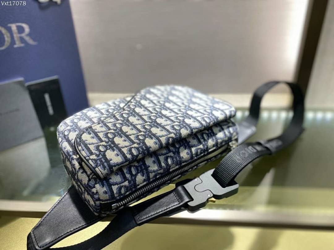 CHRISTIAN DIOR BEIGN AND OBLIQUE JACQUARD SADDLE BELT BAG / Dior Belt Bag เกรดใช้งานสลับของแท้ เกรดออริจินอล ภาพสินค้าถ่ายจากงานขายจริง ใช้งานต่างประเทศได้