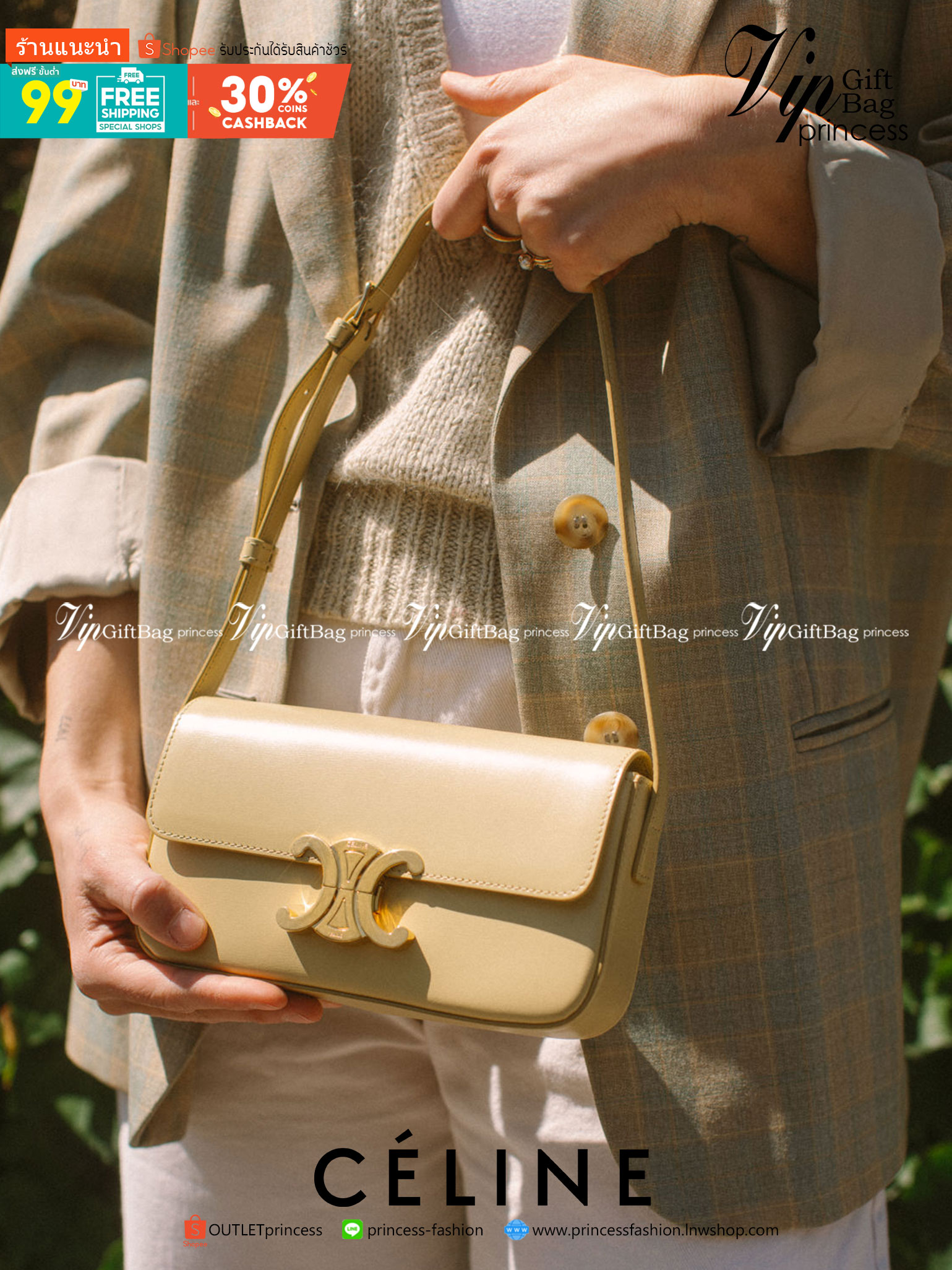 VIP 】CELINE TRIOMPHE SHOULDER BAG IN TRIOMPHE อีกหนึ่งผลงานการออกแบบของ Hedi Slimane ที่ได้ดึงเอาเอกลักษณ์ต่าง ๆ ของ CELINE ออกมาและทำการตีความหมายใหม่จนได้กระเป๋าเรียบหรูและดูทันสมัย ให้คุณเลือกสะพายในชีวิตประจำวันเข้ากับการแต่งตัวสบาย ๆ หรือจะสะพายออกงา