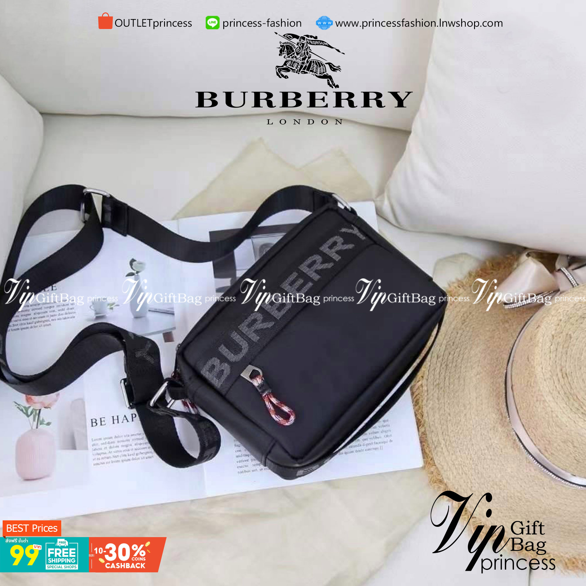 VIP 】BURBERRY FRAGRANCES CROSSBODY BAG VIP GIFT WITH PURCHASE (GWP) พรีเมี่ยมกิ๊ฟ Limited Edition จากน้ำหอม BURBERRY วัสดุ Nylon Canvas ทรงเหลี่ยมน้ำหนักเบามีโลโก้แบรนด์คาดด้านหน้าพร้อมช่องซิปใส่ของ เปิดปิดด้วยซิปหัวซิปแบรนด์สไตล์สปอร์ต ภายในมีช่องใส่บัตร