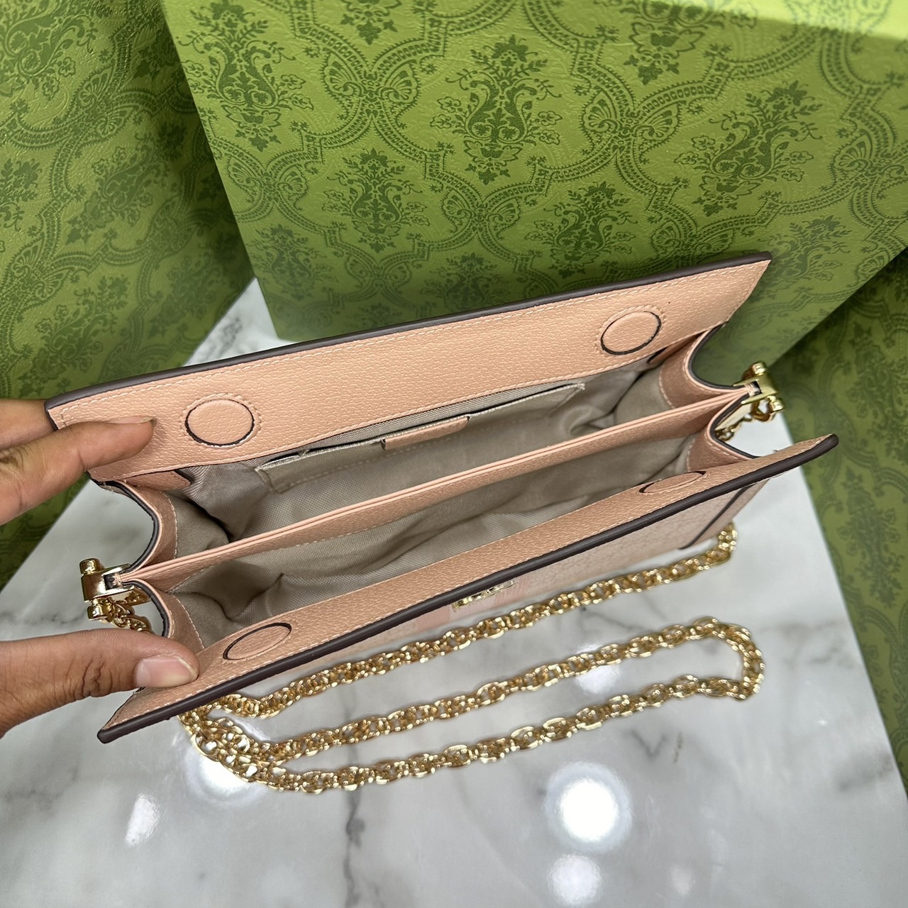 GUCCI Ophidia GG small shoulder bag Supreme Love Parade กระเป๋าสะพายทรงพอช สีใหม่พาสเทลสวหวานพร้อมสายโซ่สีทองหรูหรา