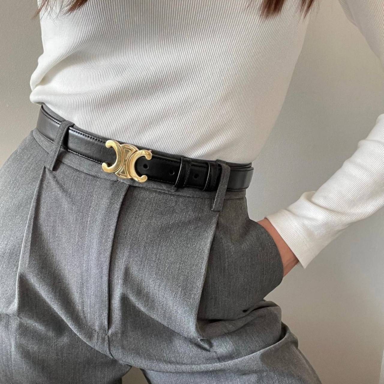หนังแท้ CELINE BELT LOGO 25MM / Celine Vintage Logo Leather Belt ออริจินอลเกรด 1:1 หนังแท้ หัวเข็มขัดโลโก้แบรนด์แบบ 3D Vintage สีทอง ปั้มโลโก้คมชัดคล้ายของจริง สายปรับระดับได้ในดีไซน์เรียบหรูเข้ากับทุกลุ๊คใช้ได้ทั้งชายหญิง สินค้ามาพร้อม Original Package ม