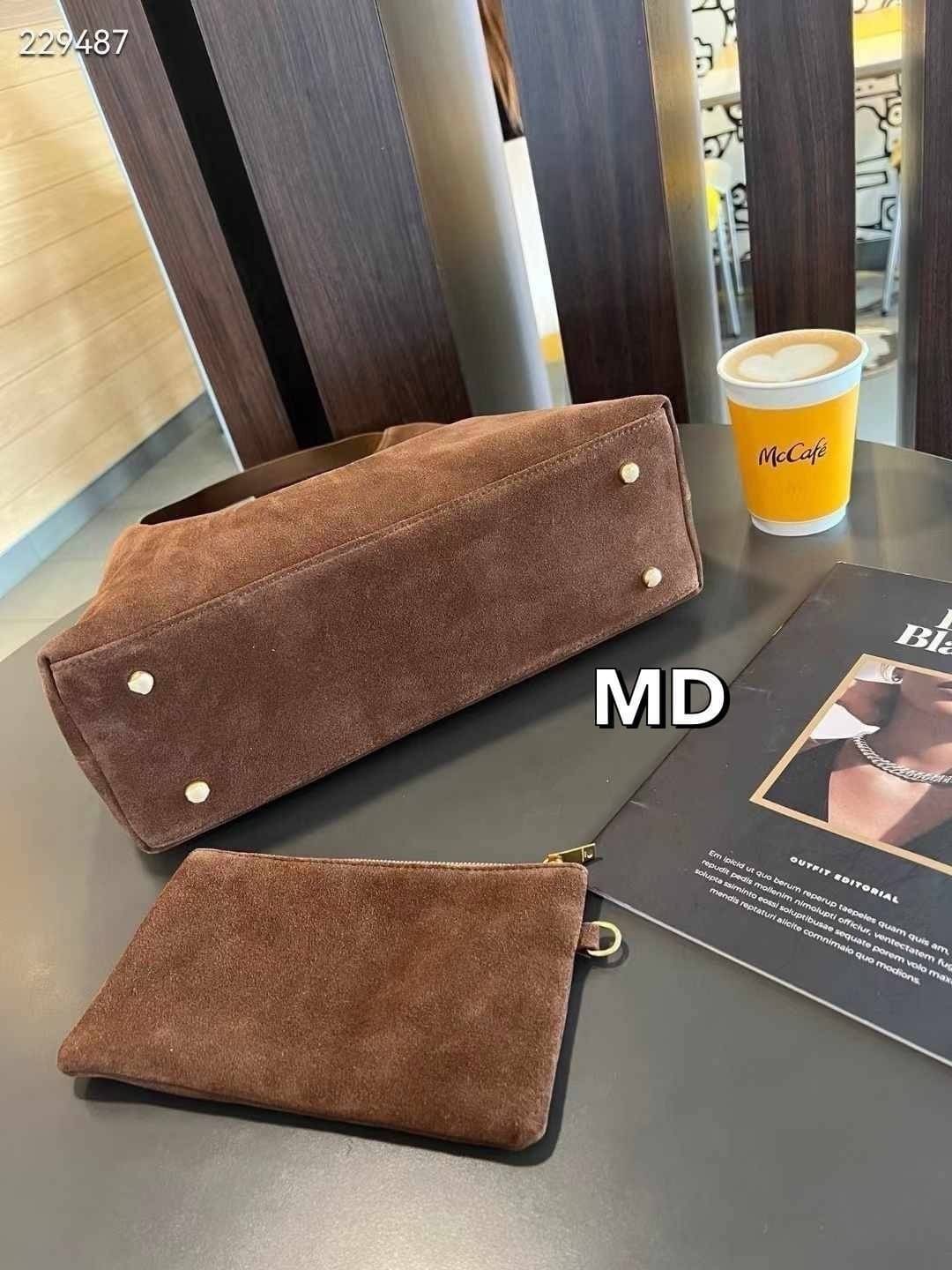 YSL Hobo Leather Bag / YSL Hobo Suede Bag กระเป๋าสะพายทรงโท้ทใบใหญ่รุ่นใหม่ หูจับในตัวใช้งานง่ายจุของได้เยอะ งานหนังเรียบและงานหนังกลับสีน้ำตาล ดีไซน์เรียบแต่หรู