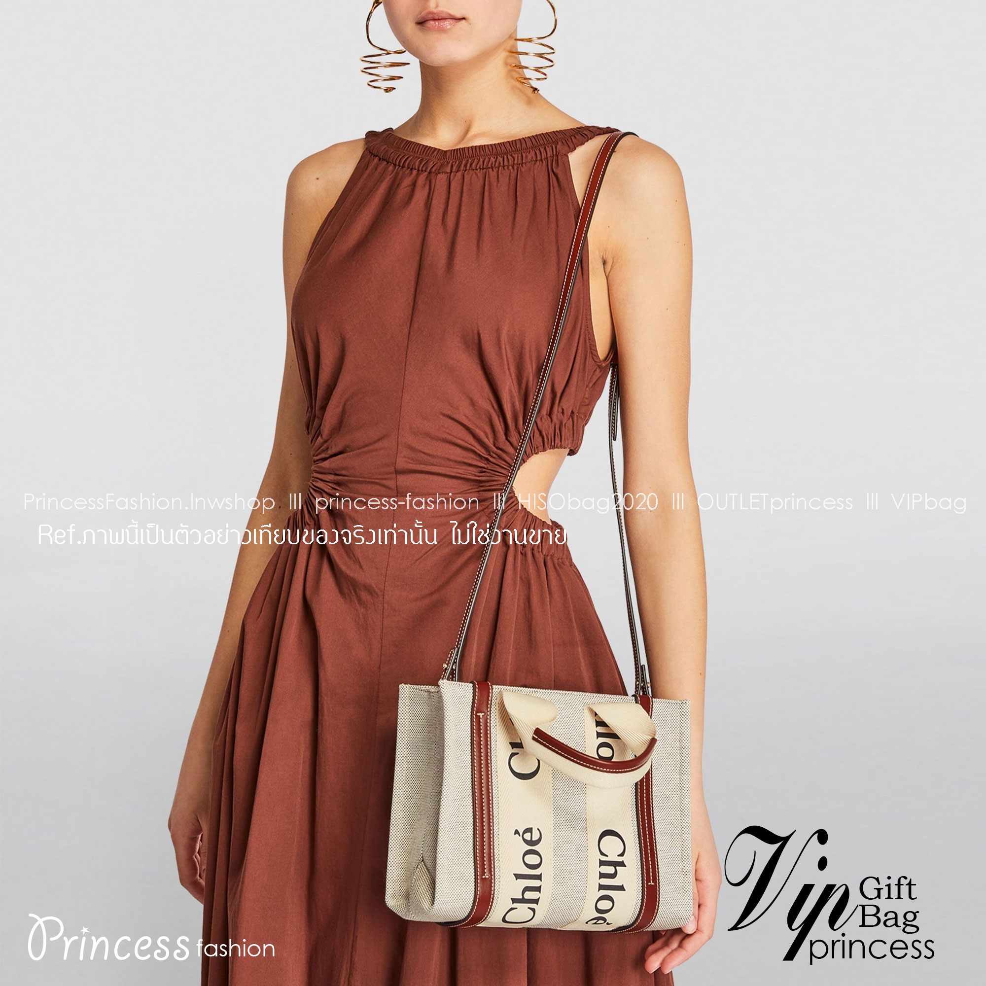 CHLOE Woody tote bag [mini size] 10" กระเป๋าทรงโท้ท จุของได้เยอะมาก แบรนด์ดังจากสัญชาติฝรั่งเศส เป็นที่ชื่นชอบของเซเลบริตี โคลเอ้รุ่นนี้เป็นสไตล์วินเทจ เรียบหรูและดูดี ออกแบบมาเพื่อการใช้งานที่ง่ายแสนง่าย