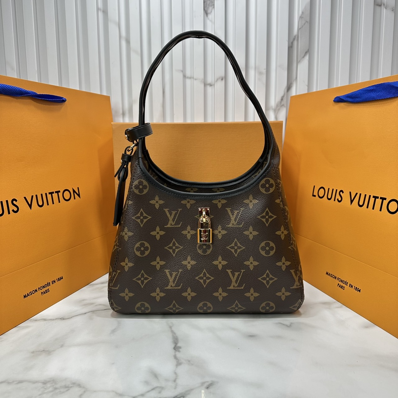 ORI หนังแท้ | LV The Drop PM Bag กระเป๋าสะพายทรงโฮโบ หูจับในตัว โมโนแคนวาสดีไซน์ใหม่ ที่กำลังได้รับความนิยม รูปทรงใช้งานง่าย คล่องตัว สะพายไหล่ได้หรูหราตามแบบฉบับแบรนด์