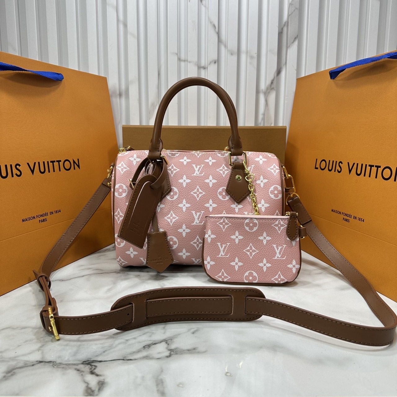 ORI หนังแท้ | LV Speedy P9 Bandoulière 25 Bag กระเป๋าสะพายทรงหมอนสปีดี้ คอลใหม่ล่าสุดหรูหราโดดเด่น รูปทรงใช้งานง่ายสวยตลอดกาล ใช้ได้กับทุกลุค ทุกโอกาส ภายในโล่งกว้างมาก ใส่ของสำคัญได้ครบแน่นอนจ้า