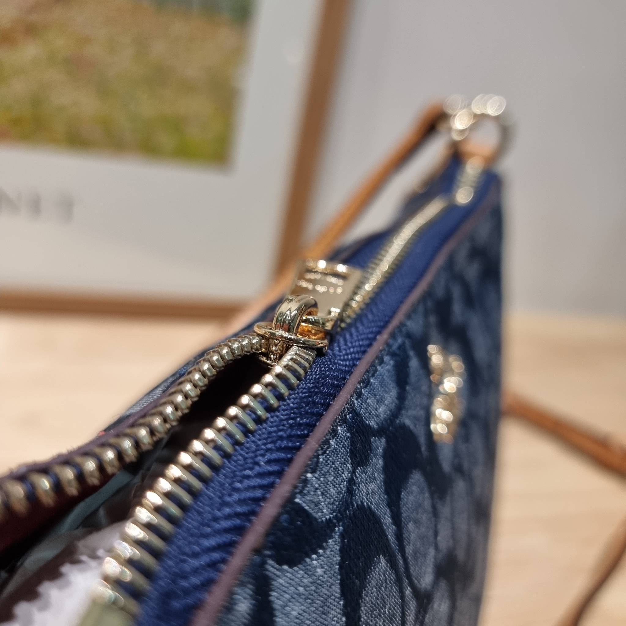 COACH NOLITA 19 IN SIGNATURE CHAMBRAY CH149 พร้อมส่ง คอลเลคชั่นใหม่ น่ารักน่าใช้ ในสไตล์คลาสสิค กระเป๋าทรงพอชขนาดมินิ ที่สามารถสะพายไหล่ และกึ่งคล้องมือใช้ได้ 2 สไตล์