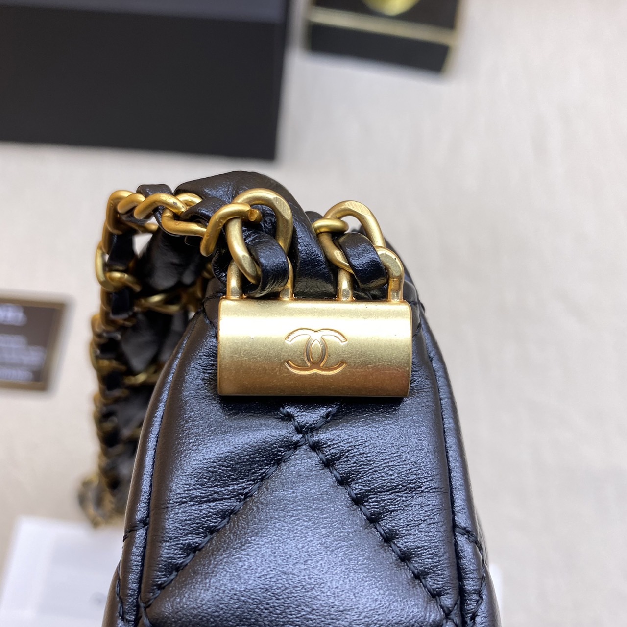 CHANEL 23K HOBO small 21cm ออริสลับแท้ ใช้งานต่างประเทศได้ งานเกรดหนังสวย อะไหล่ทองสวยหรู กระเป๋าสะพายทรงโฮโบ มี 2 ขนาดกำลังสวย ดีไซน์ใหม่ 2023