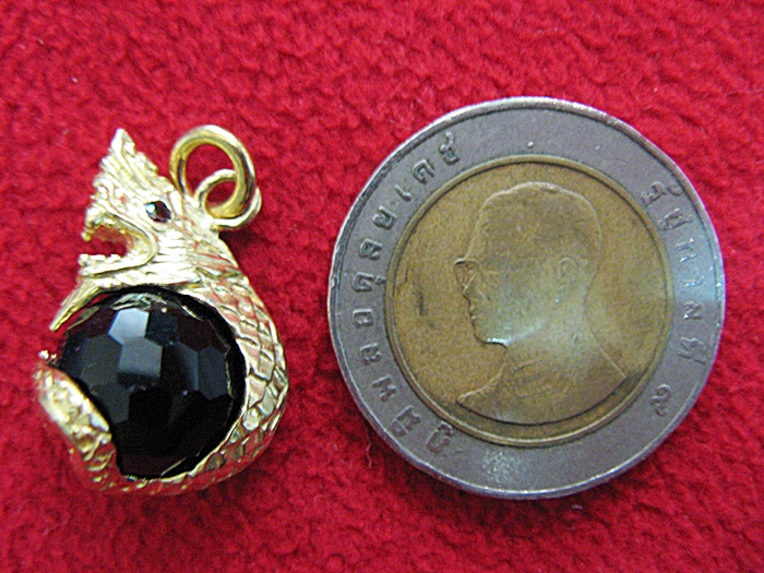 สินค้าหมดค่ะ จี้พญานาคอุ้มลูกแก้วสีดำ(วันพุธกลางคืน)พร้อมใบคาถาค่ะ