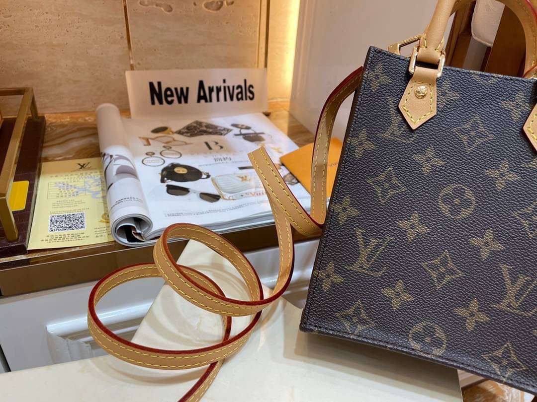 LV Petit Sac Plat / LV MINI TOTE เกรดใช้งานสลับใบจริงได้ เทพออริจินอล เนื้องานสวยงาม หนังแท้ ภาพสินค้าถ่ายจากงานขายจริงใช้งานต่างประเทศได้